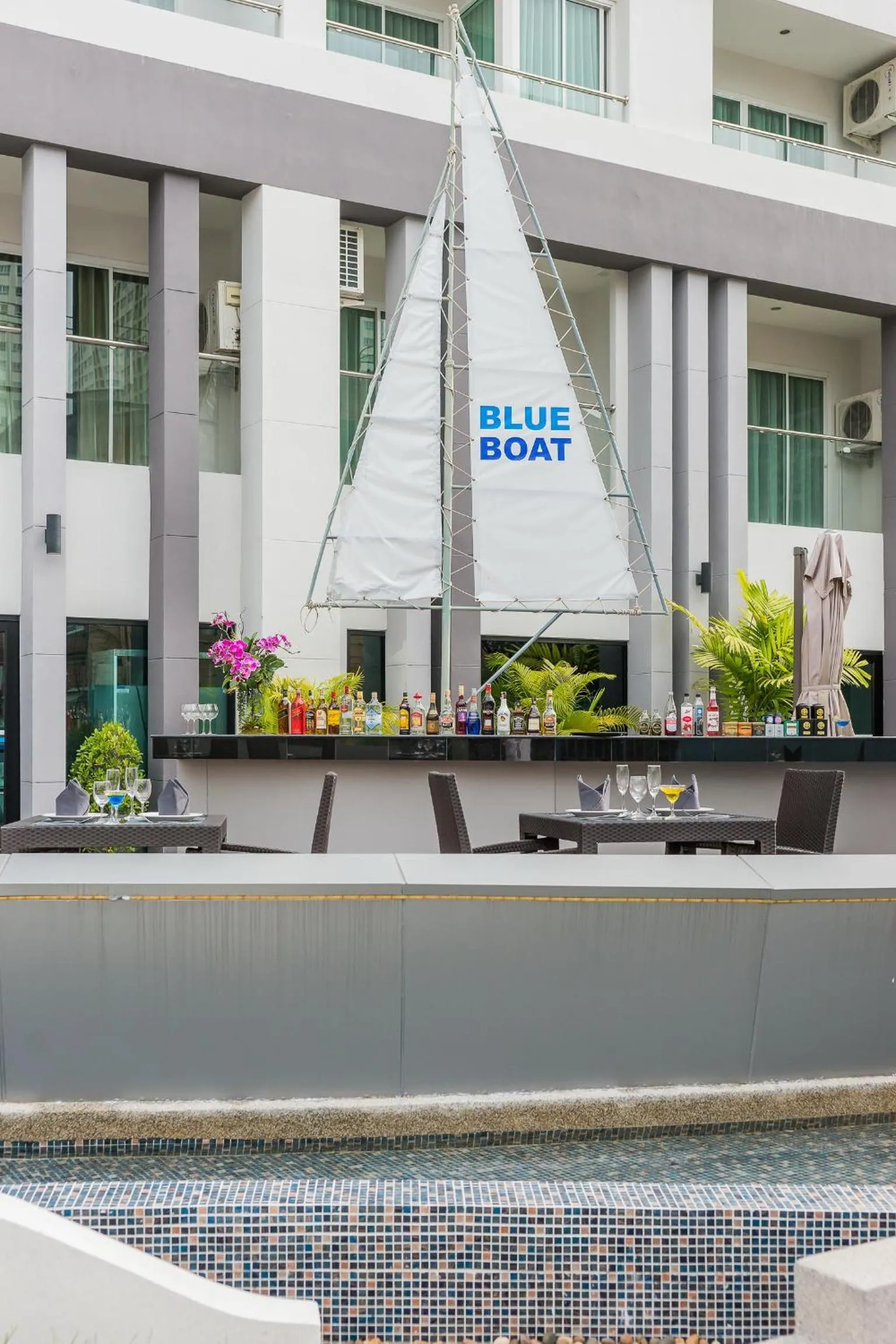 Restaurant/places to eat in Blue Boat Hotel JC