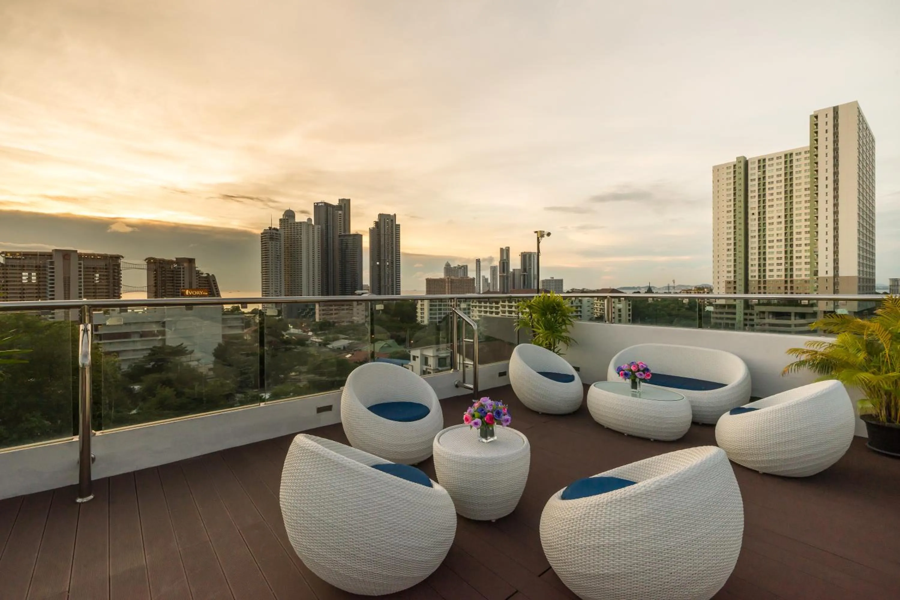 Day in Blue Boat Hotel JC