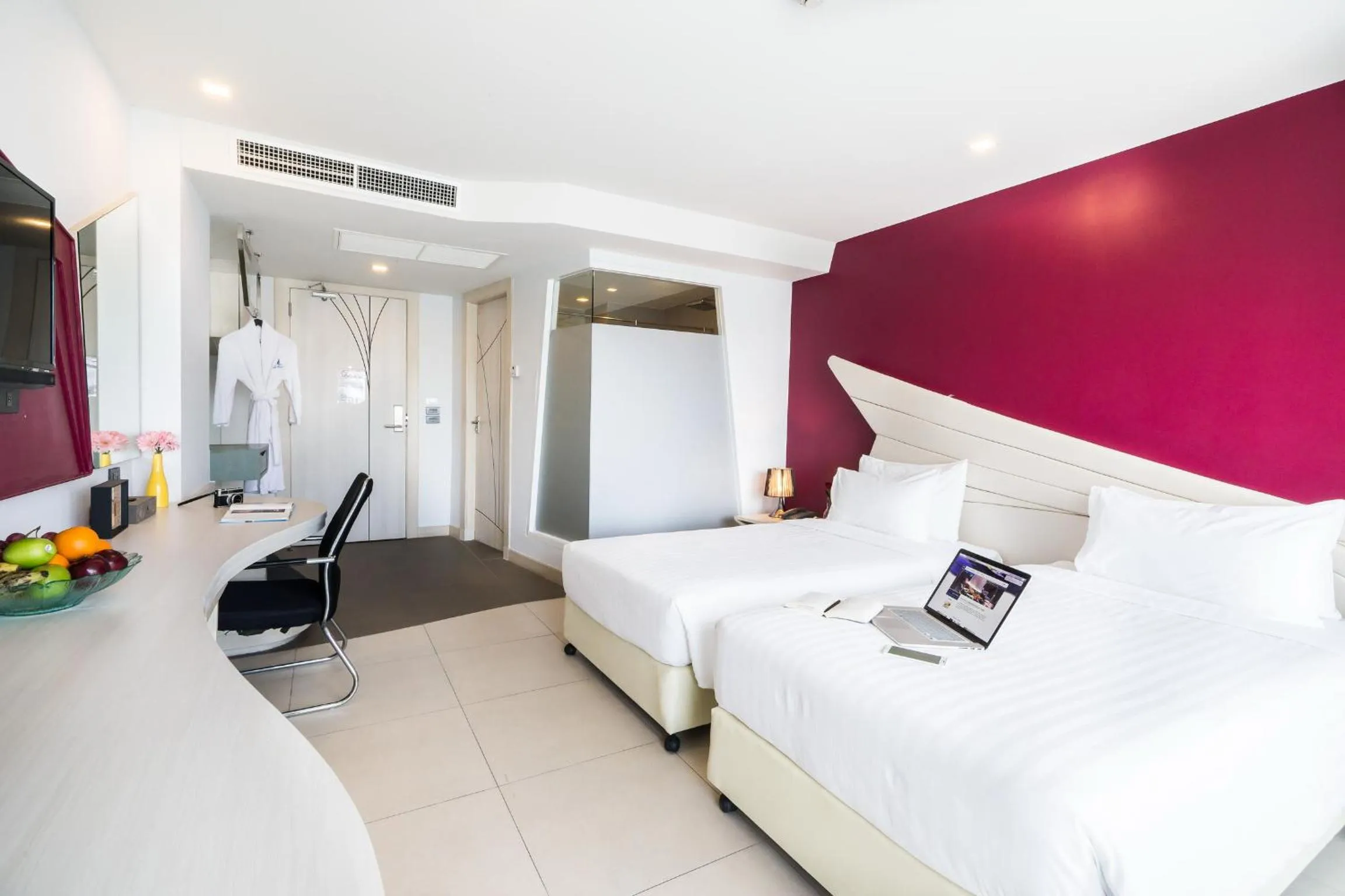 Shower, Bed in Blue Boat Hotel JC