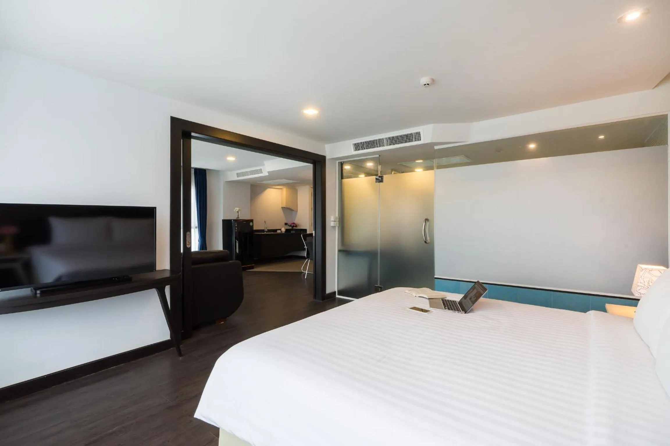 Shower, Bed in Blue Boat Hotel JC