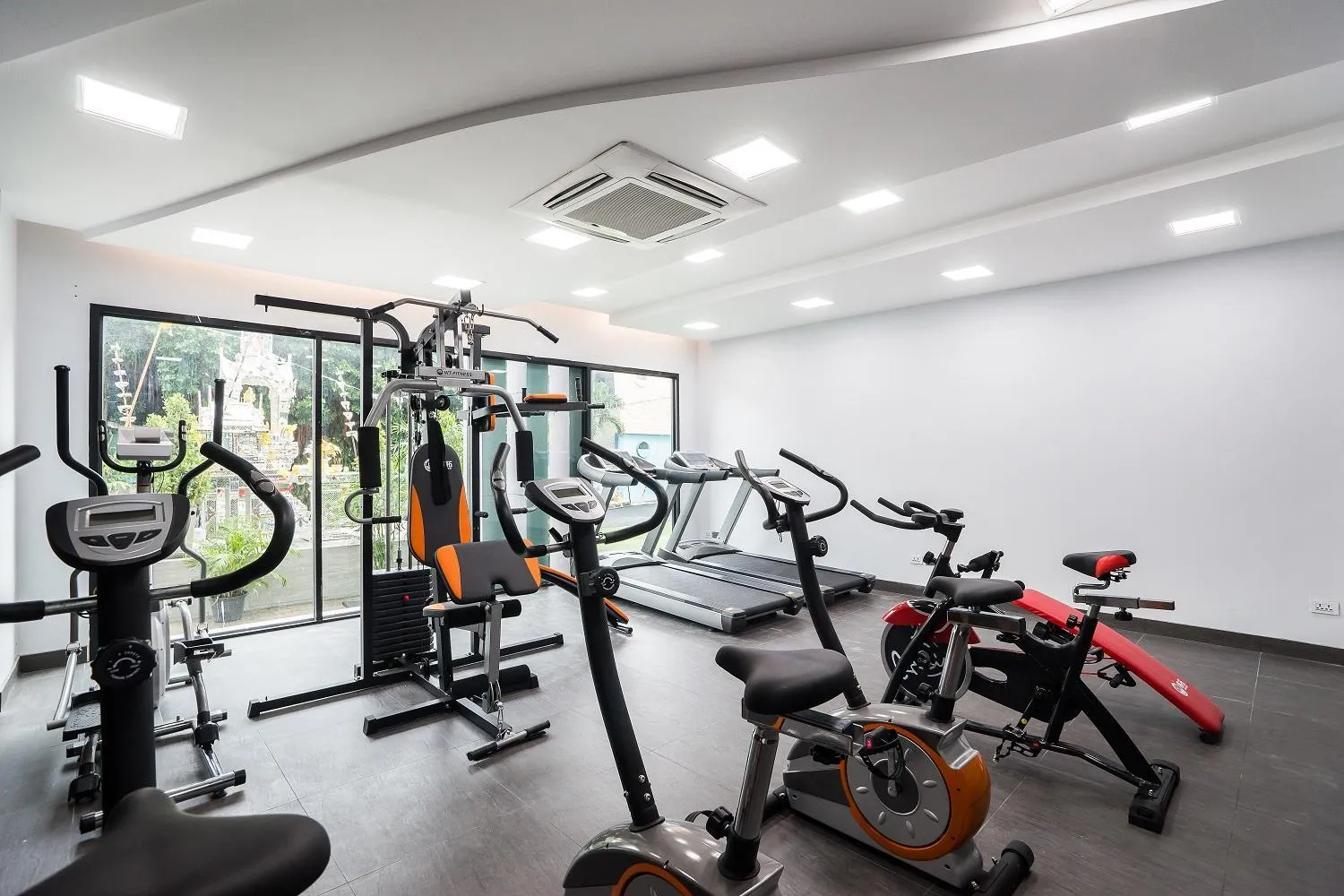 Fitness centre/facilities in Blue Boat Hotel JC
