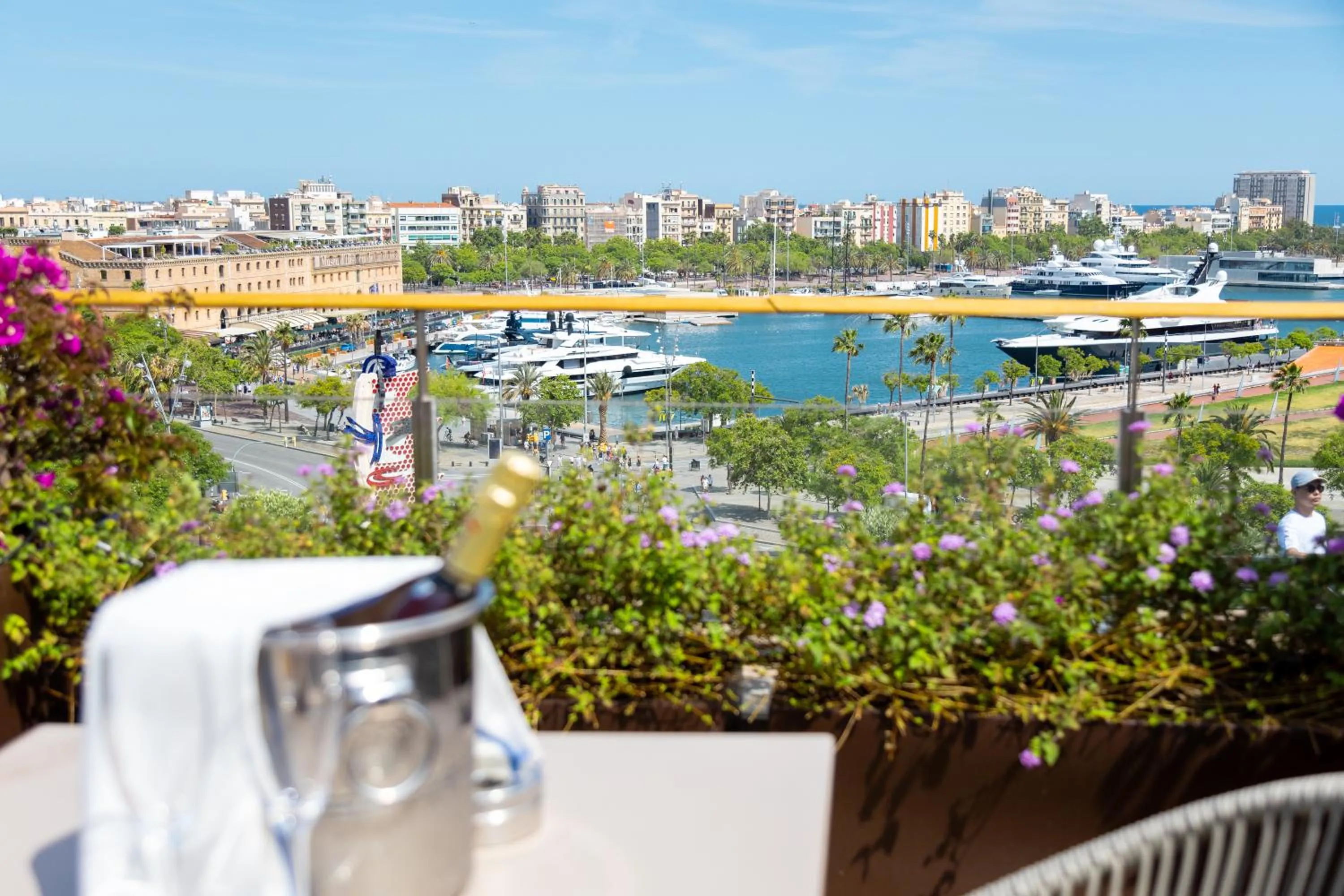 Nearby landmark in Duquesa Suites Landmark Hotel by Grup Duquessa