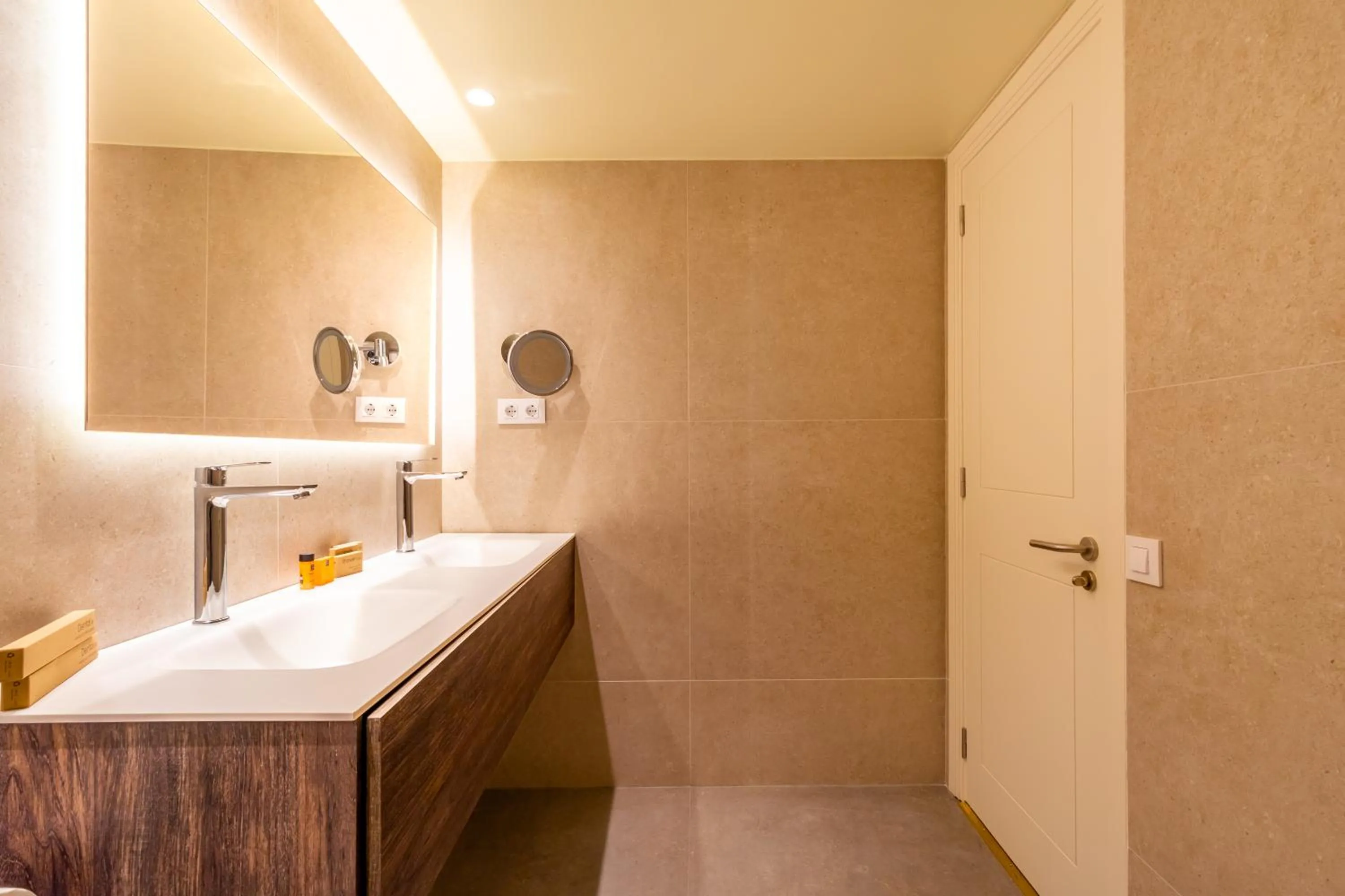 Shower in Duquesa Suites Landmark Hotel by Grup Duquessa