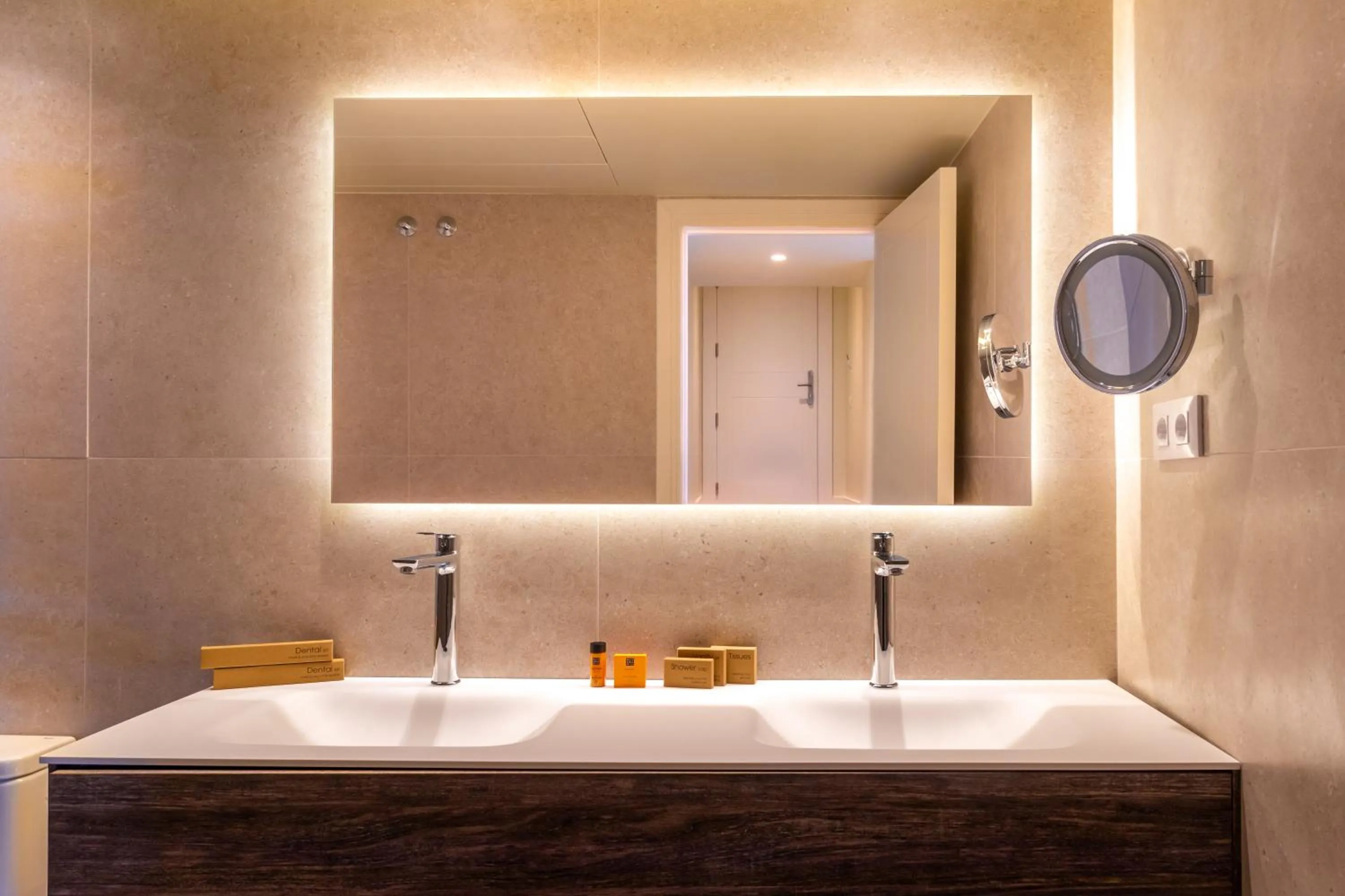 Bathroom in Duquesa Suites Landmark Hotel by Grup Duquessa