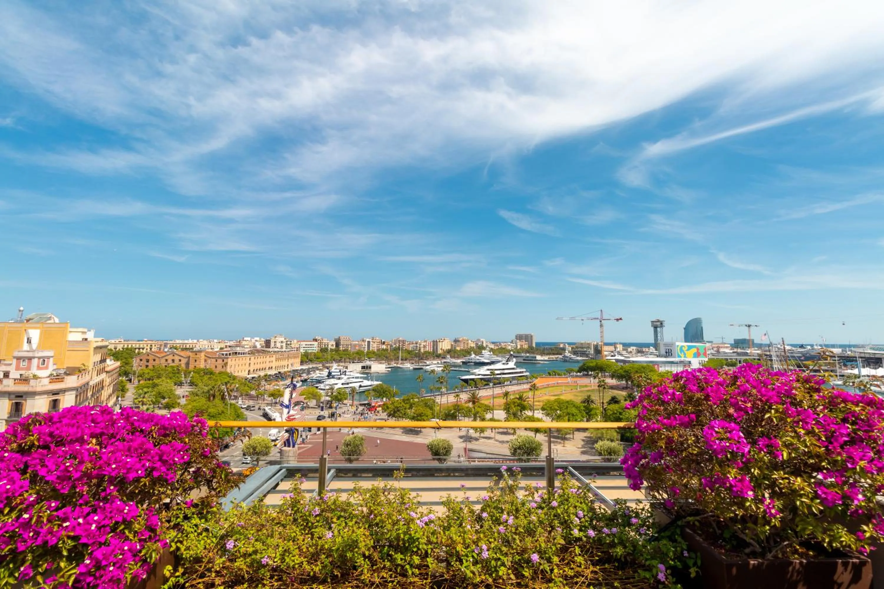 Nearby landmark in Duquesa Suites Landmark Hotel by Grup Duquessa