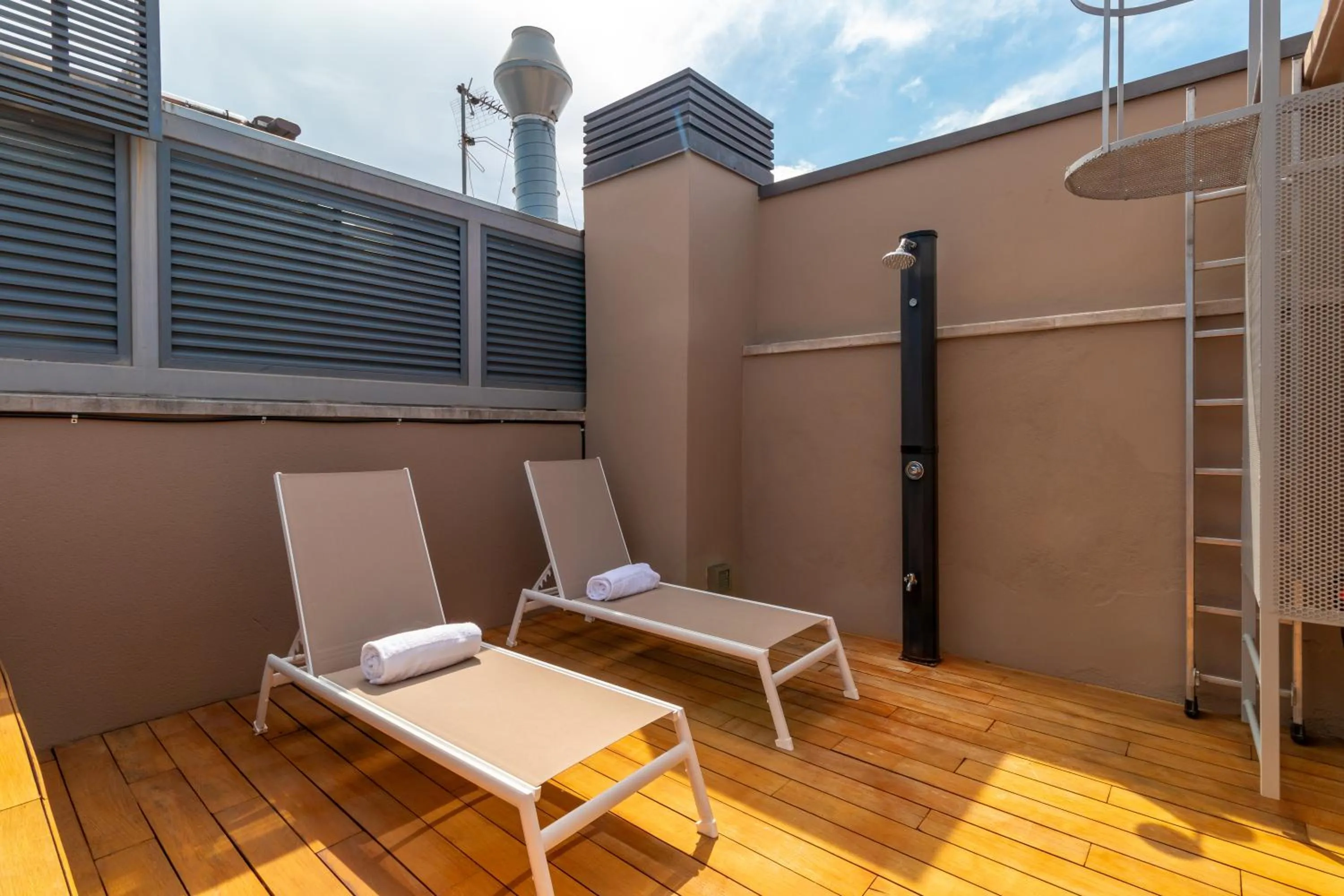 Patio in Duquesa Suites Landmark Hotel by Grup Duquessa