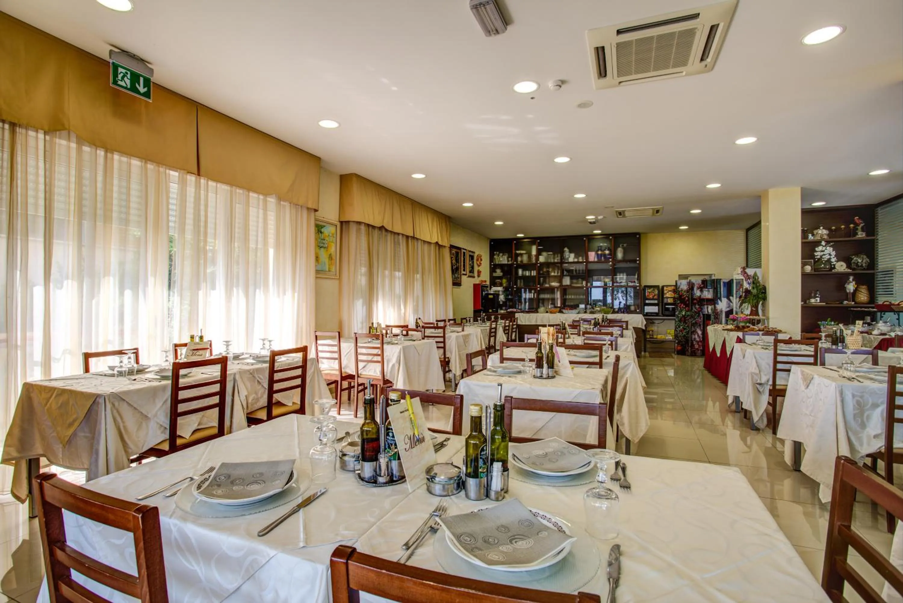 Restaurant/places to eat in Hotel Deanna