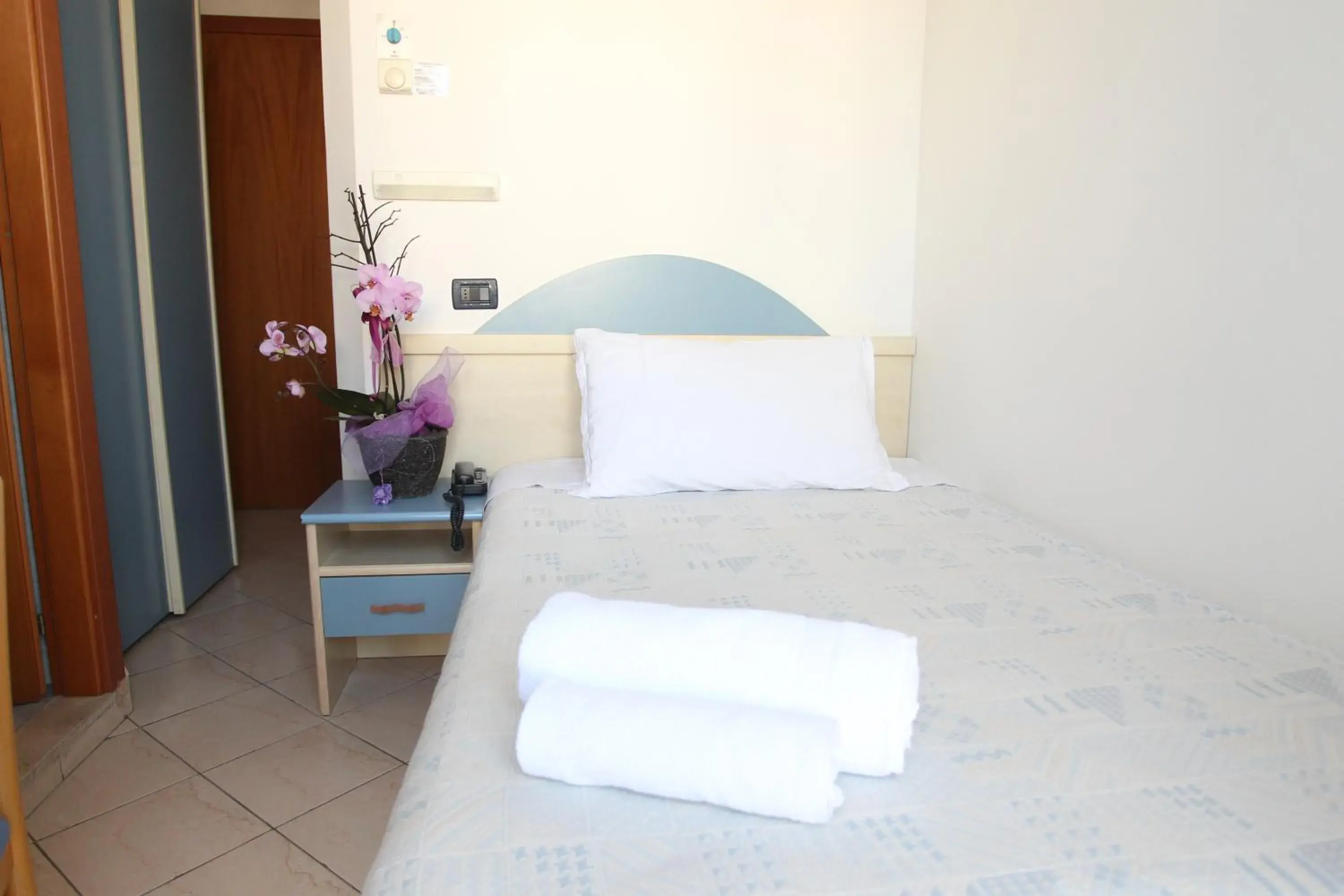 Small Single Room in Hotel Giorg - WaterPark Free Entrance Small Single Room in Hotel Giorg - WaterPark Free Entrance