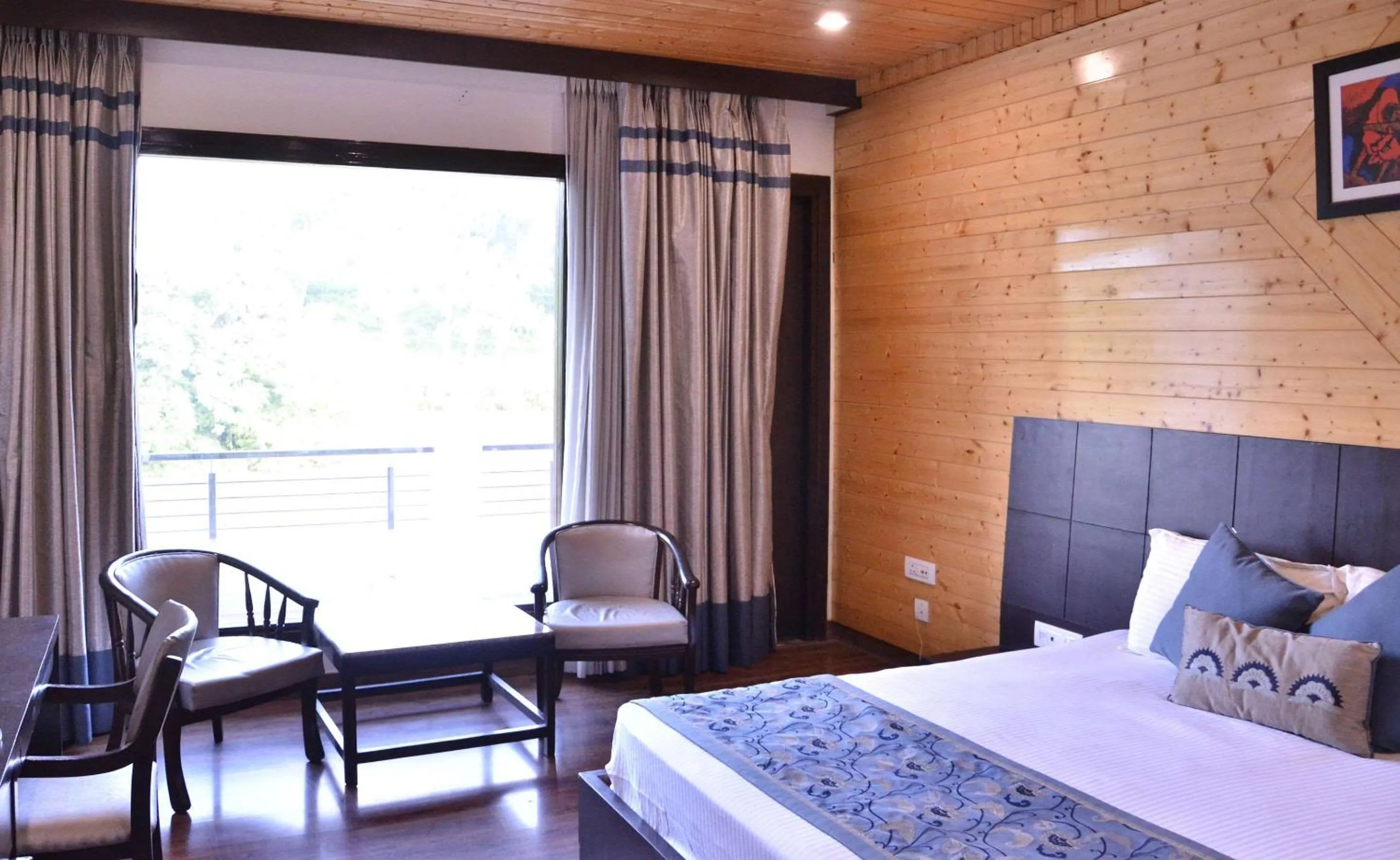 Shower, Bed in Comfort Inn Coral River