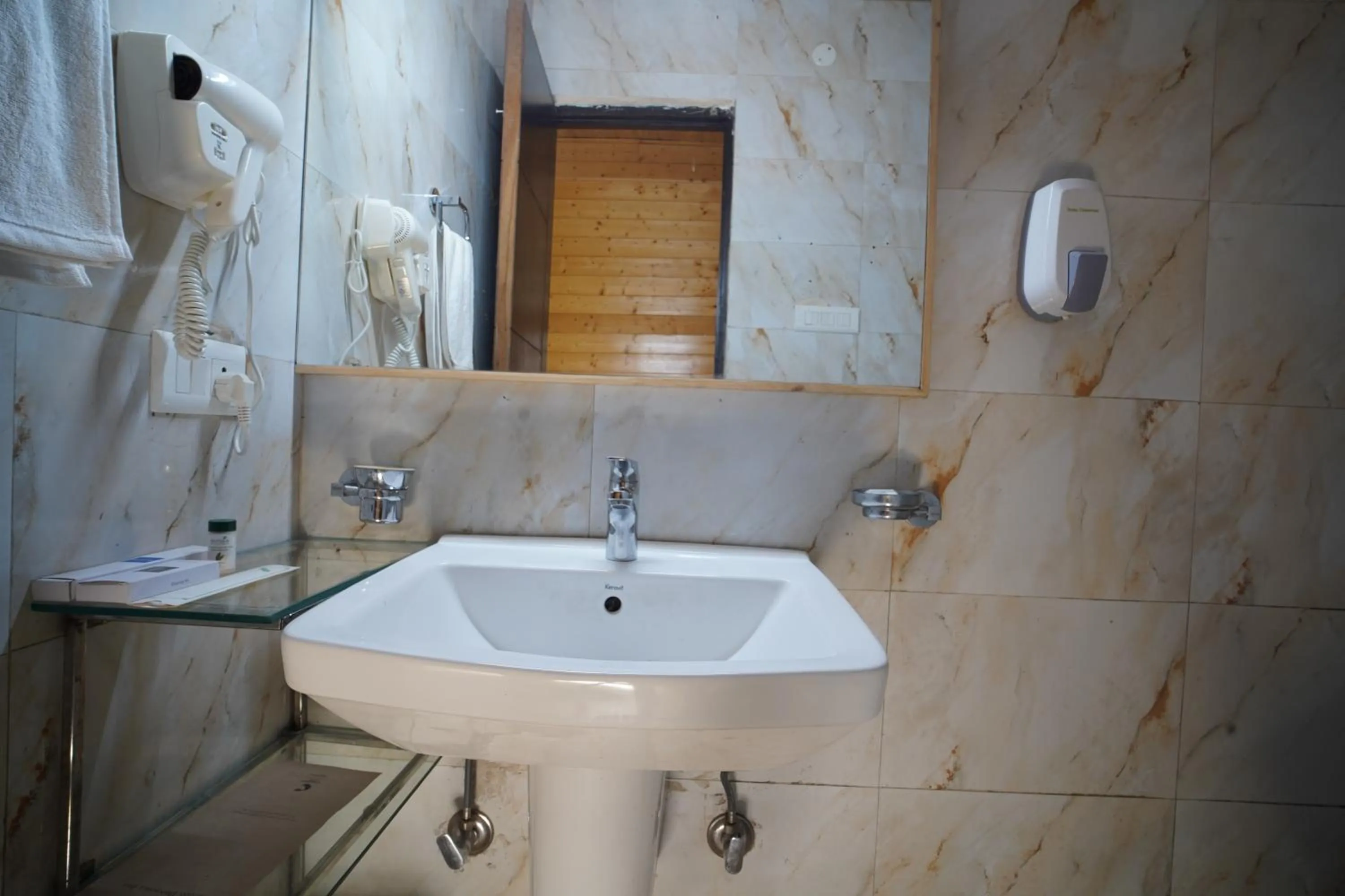 Bathroom in Comfort Inn Coral River