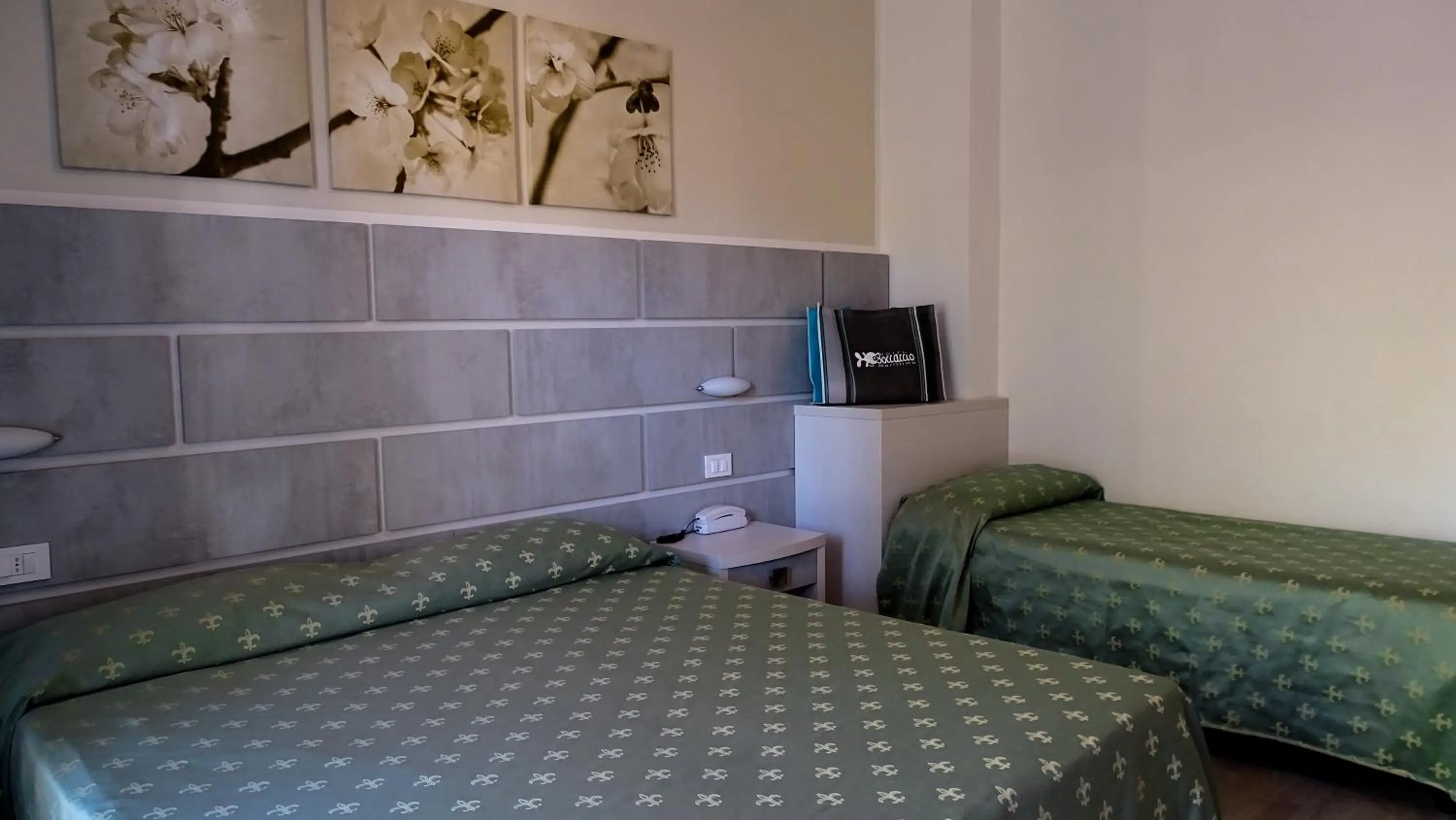 Bed in Hotel Boccaccio-free parking-