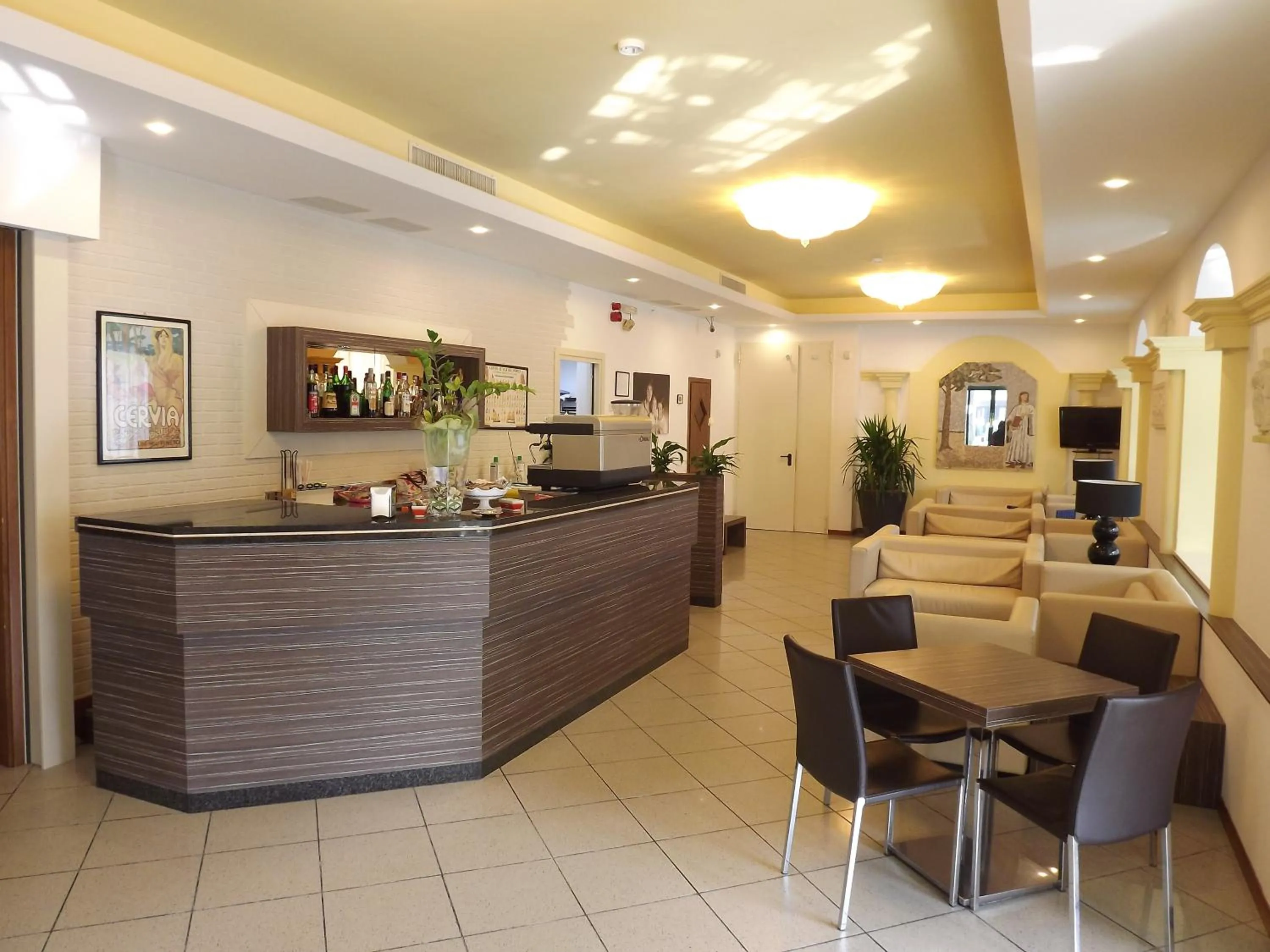 Communal lounge/ TV room in Hotel Boccaccio-free parking-