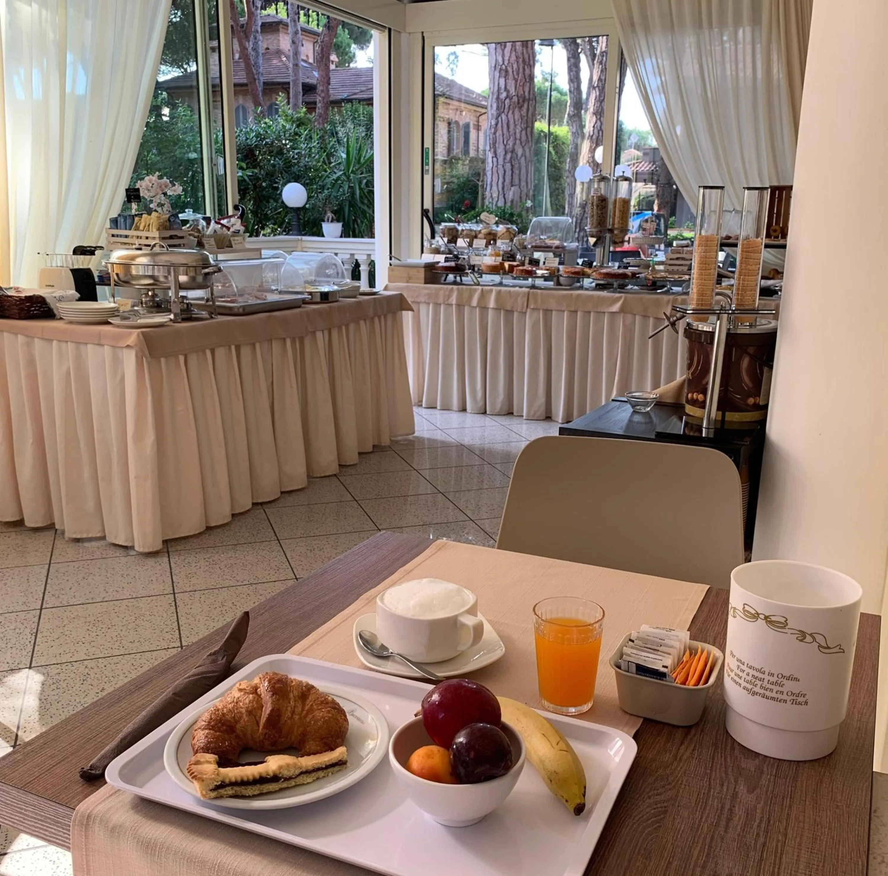 Buffet breakfast in Hotel Boccaccio-free parking-