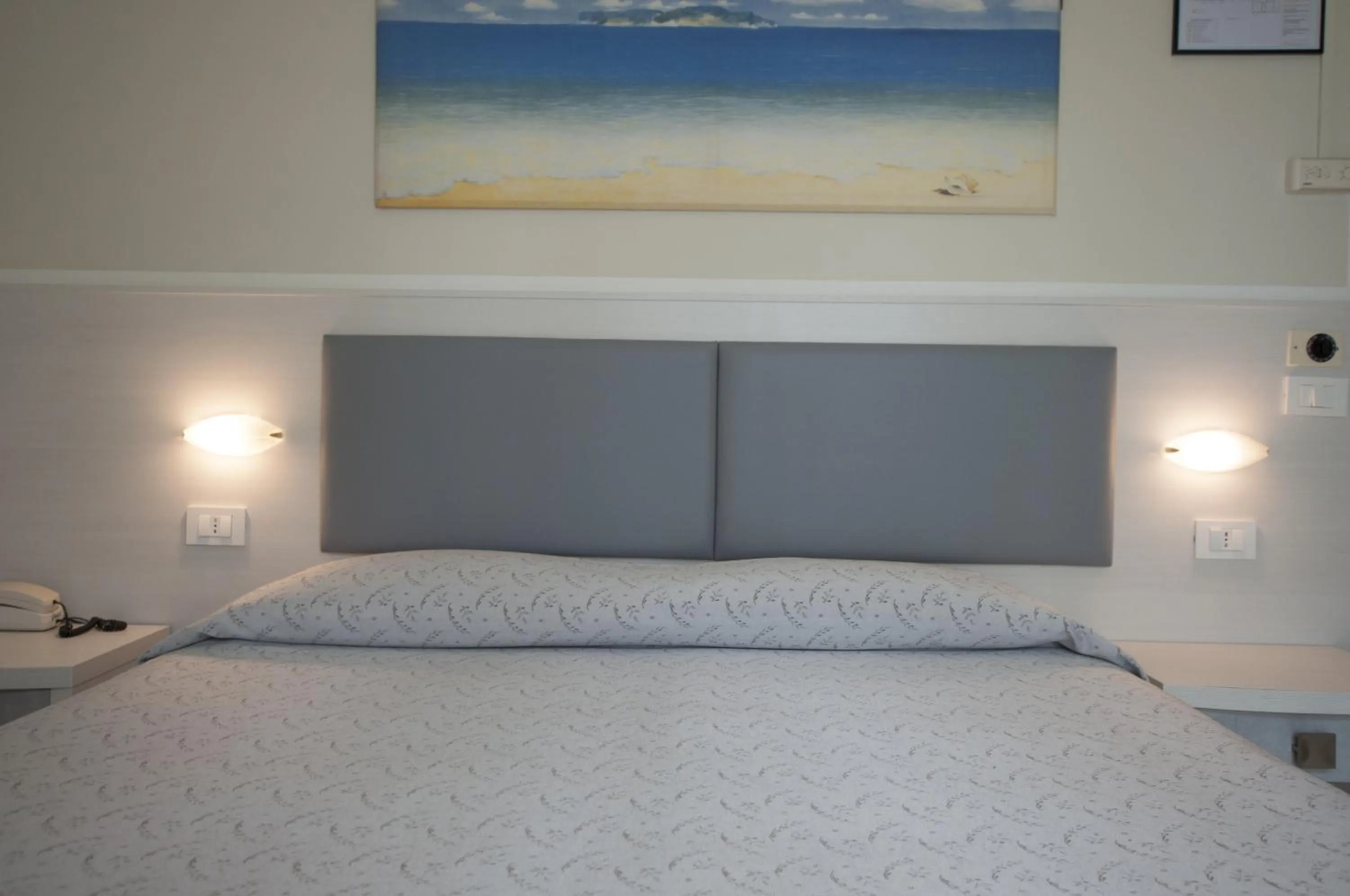 Bed in Hotel Boccaccio-free parking-