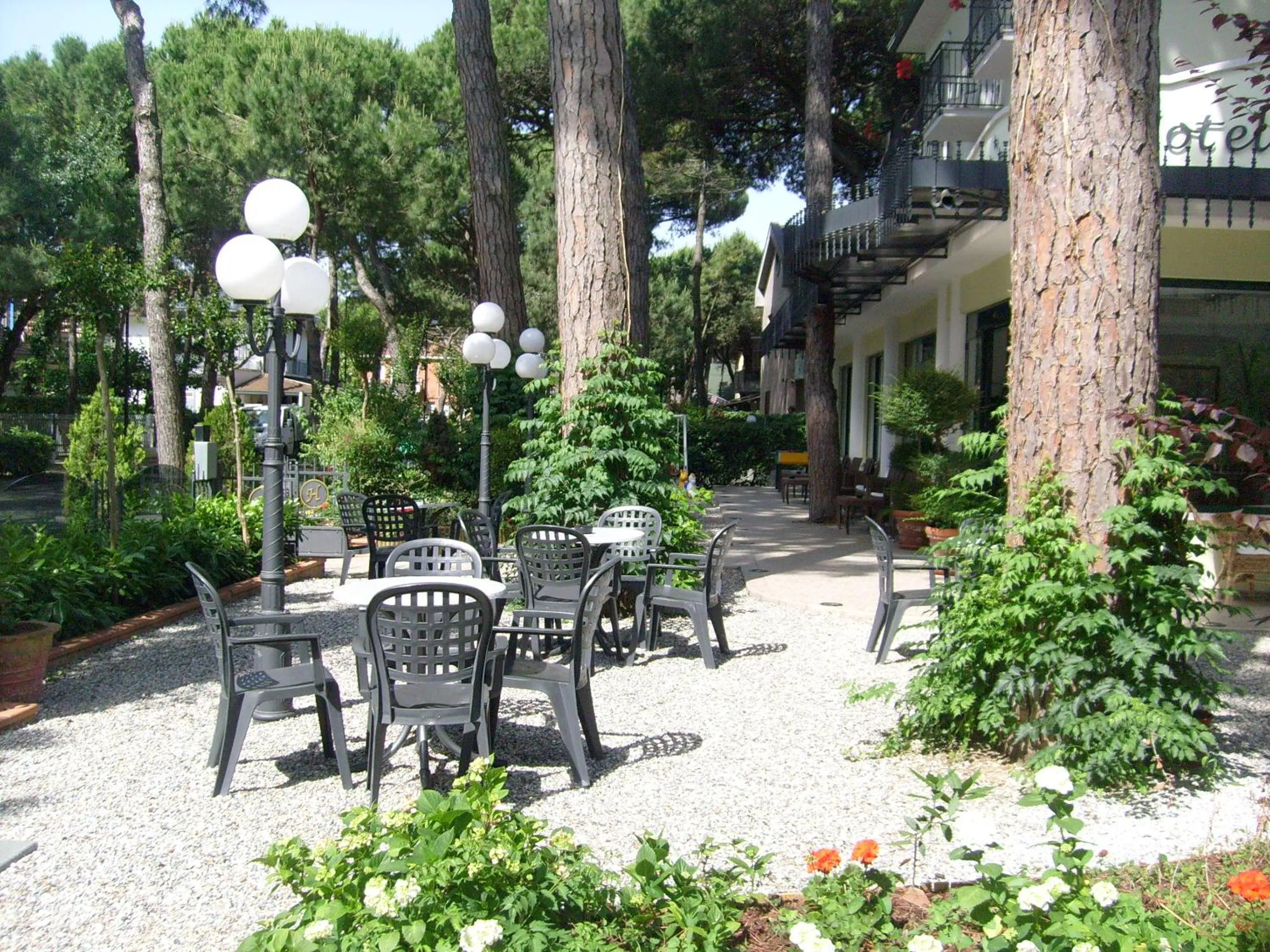 Garden in Hotel Boccaccio-free parking-