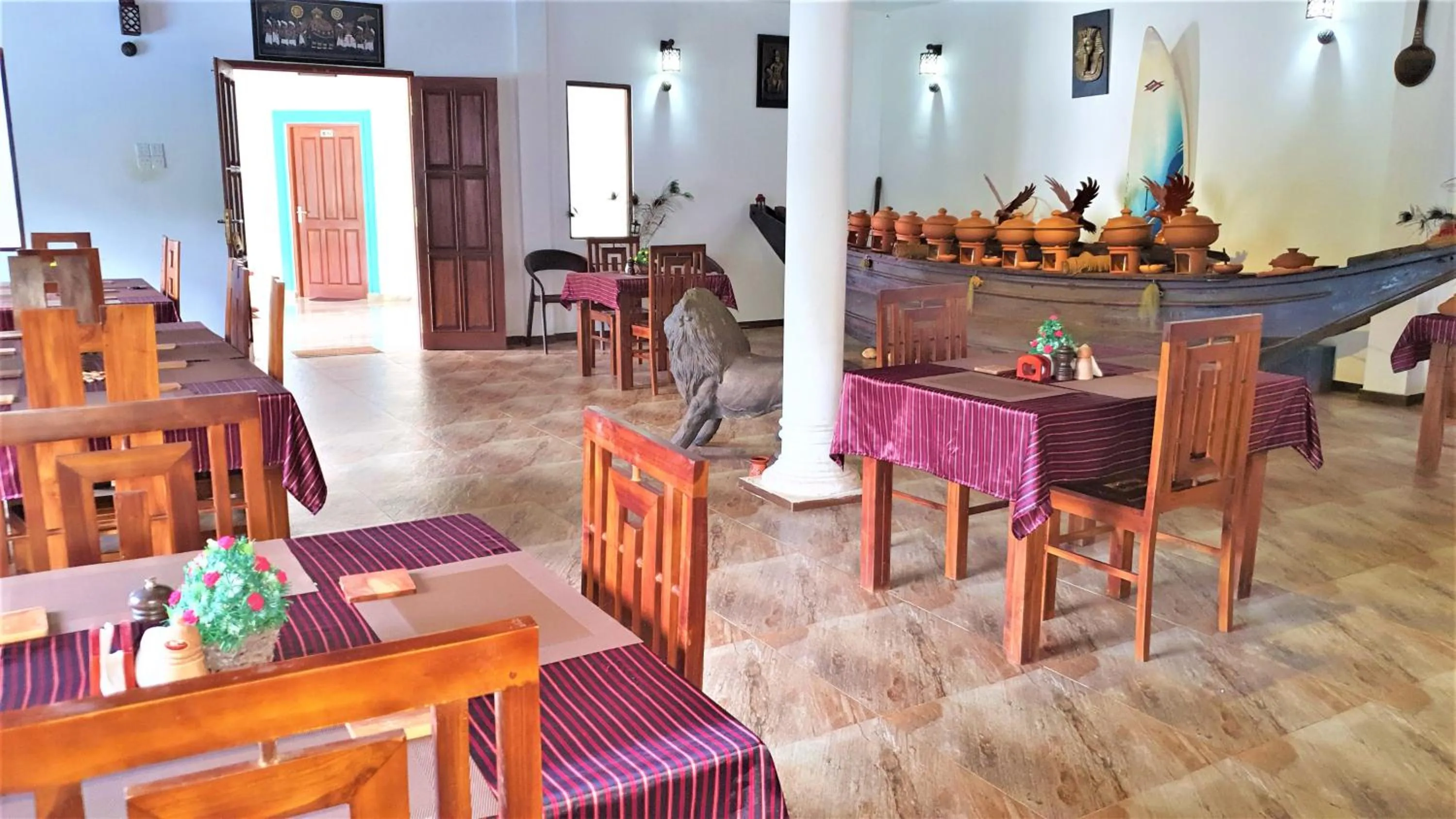 Restaurant/places to eat in Dhammika Magic Palace