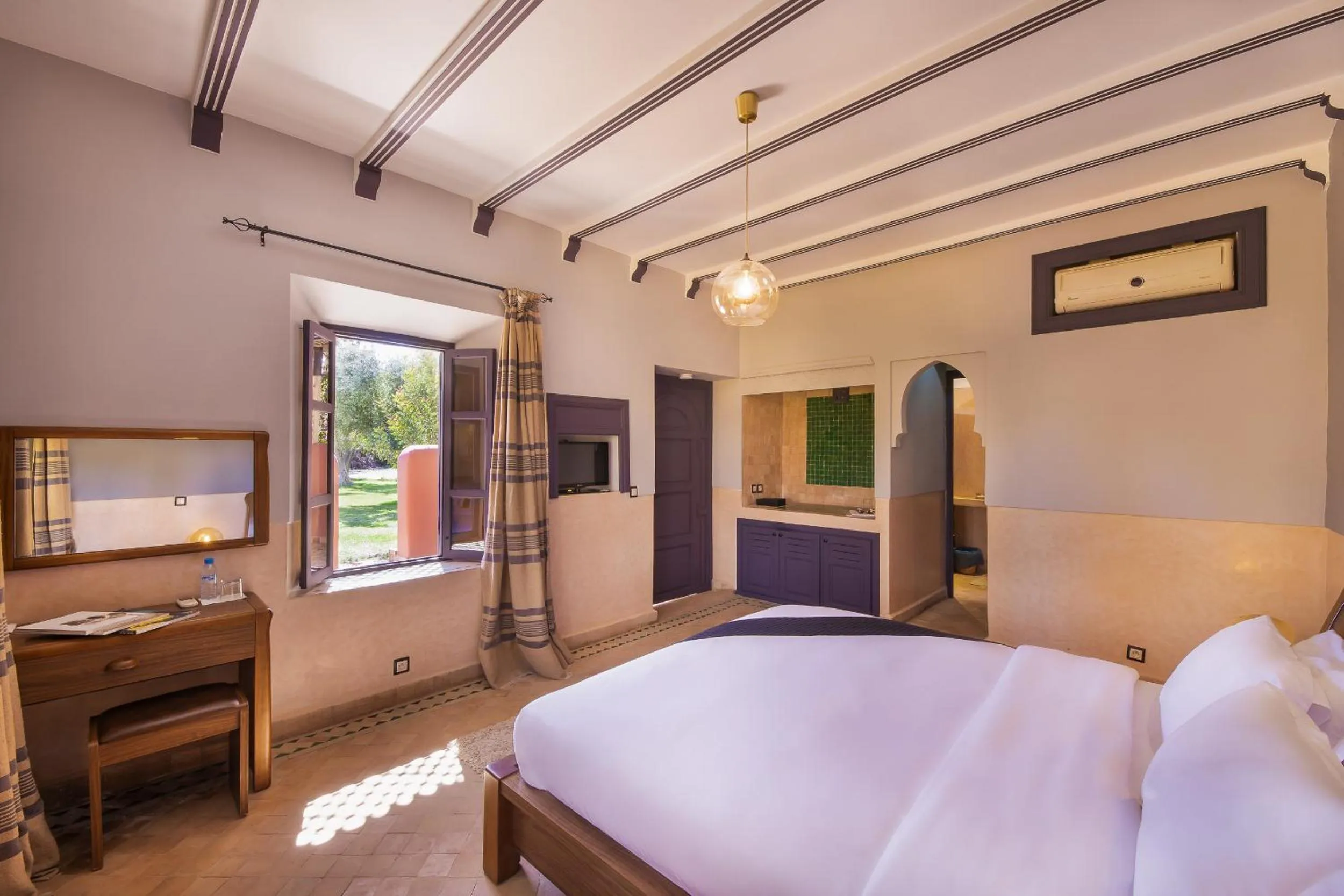 Bed in SOBOL Le Chant des Oliviers