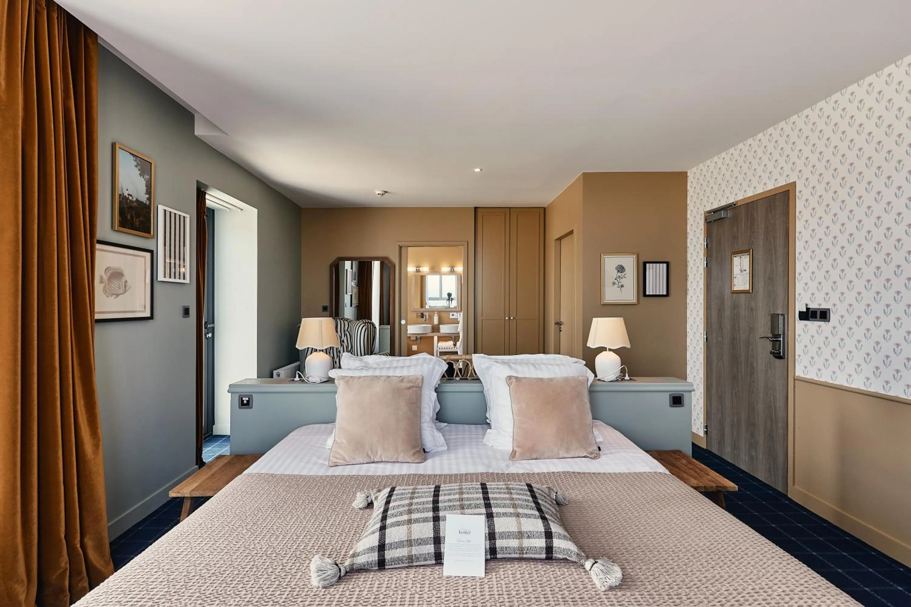 Bed in Hôtel de la Mer & Spa