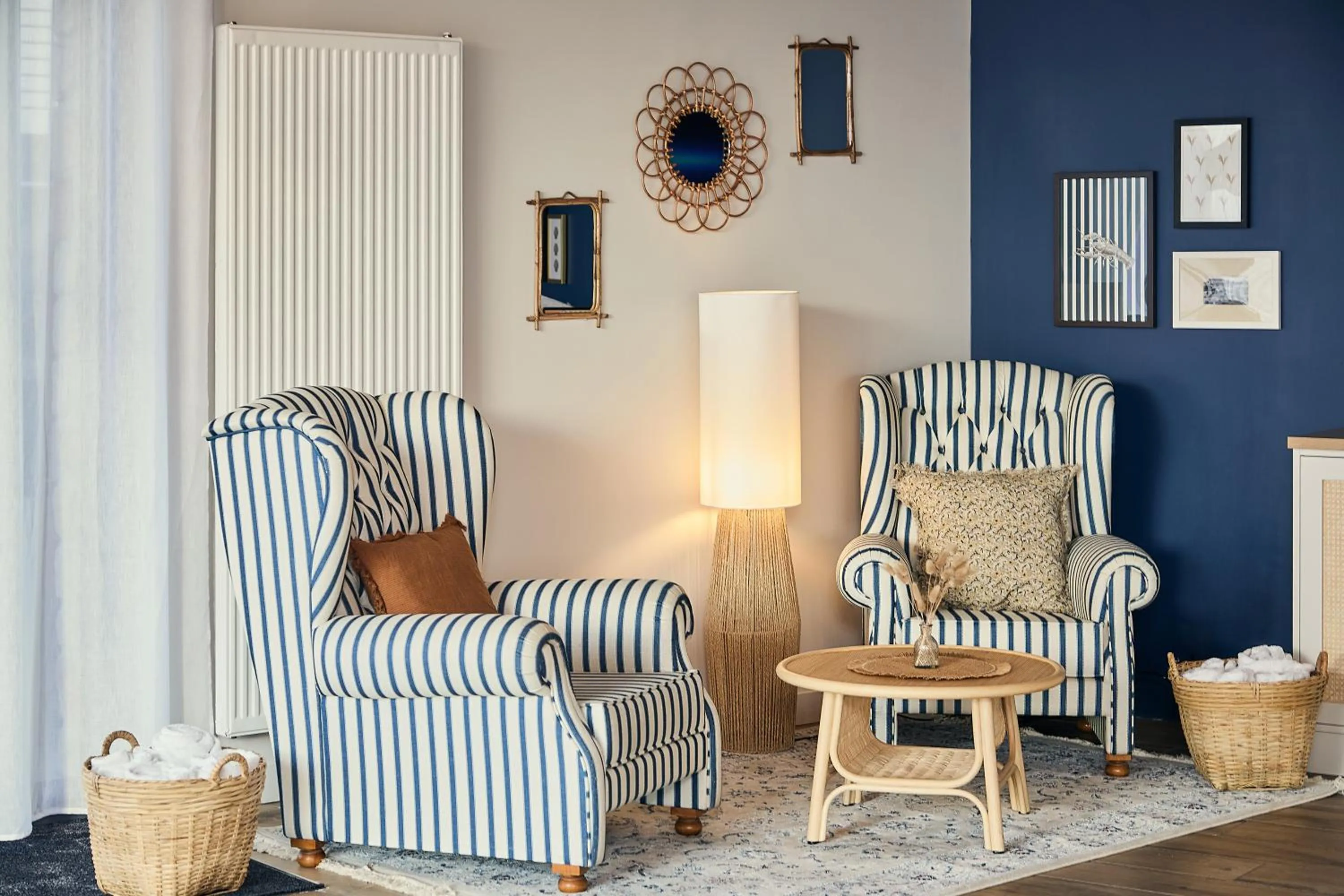 Communal lounge/ TV room in Hôtel de la Mer & Spa