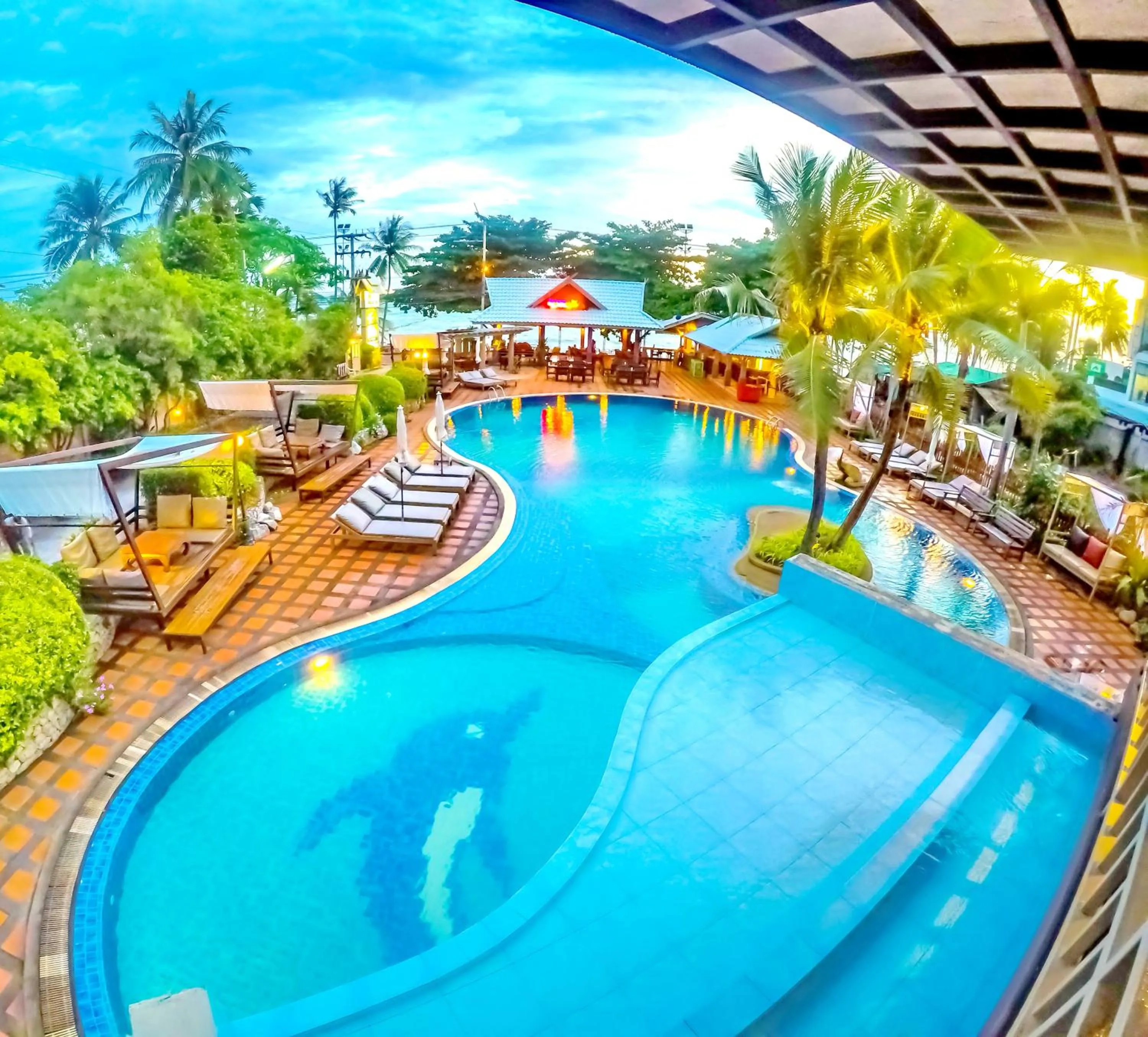 Swimming pool in Natural Park Resort Pattaya