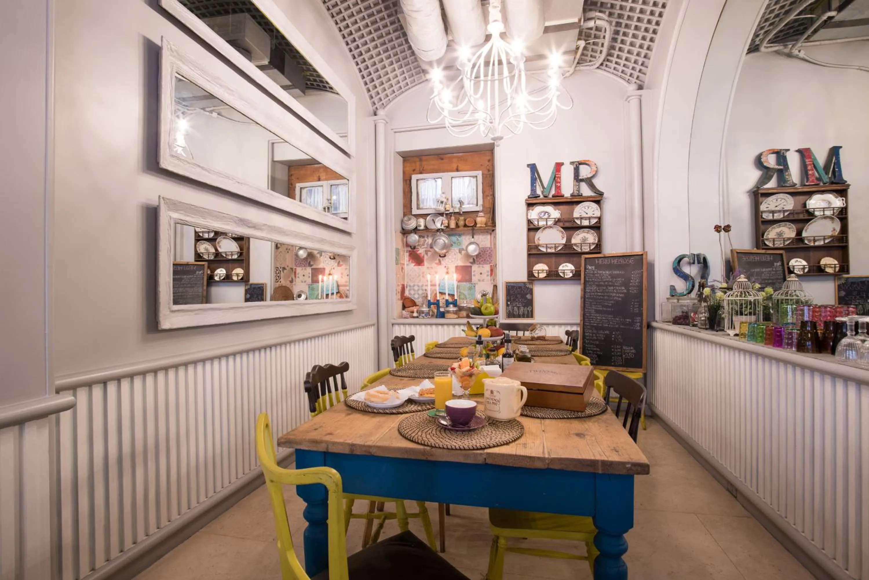 Restaurant/places to eat in Roma 2B