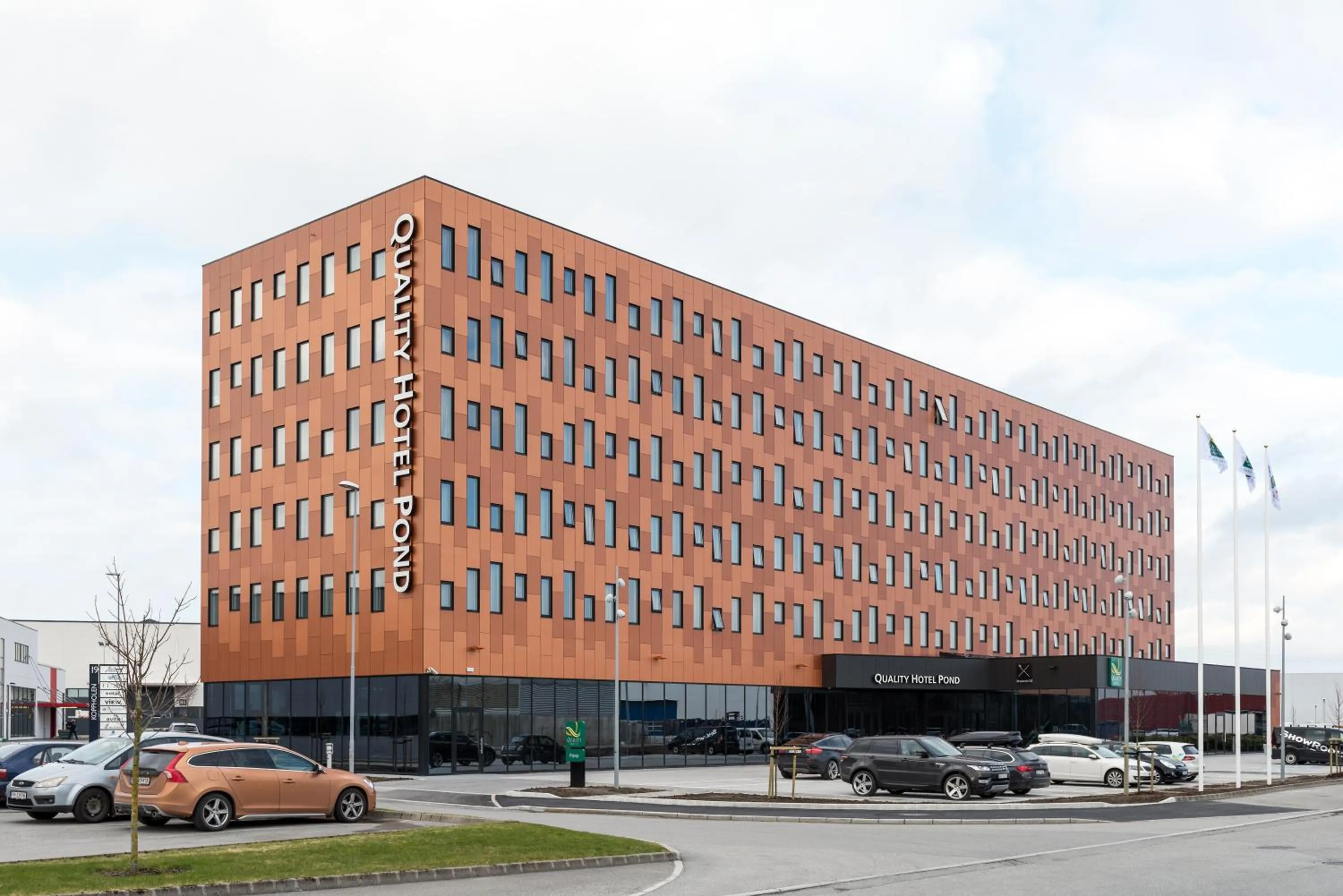 Parking in Quality Hotel Pond