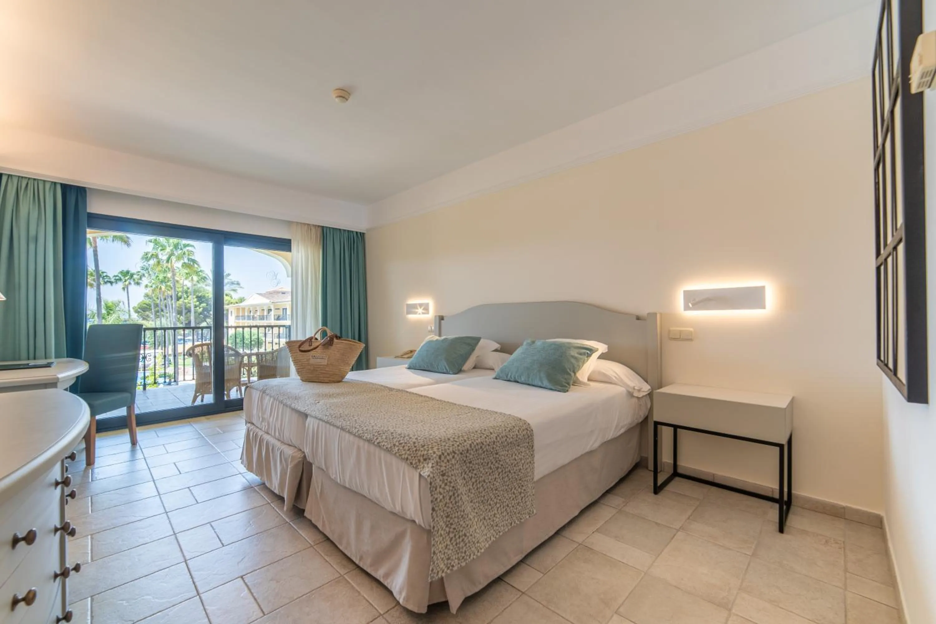 Bed in CM Mallorca Palace - Only Adults