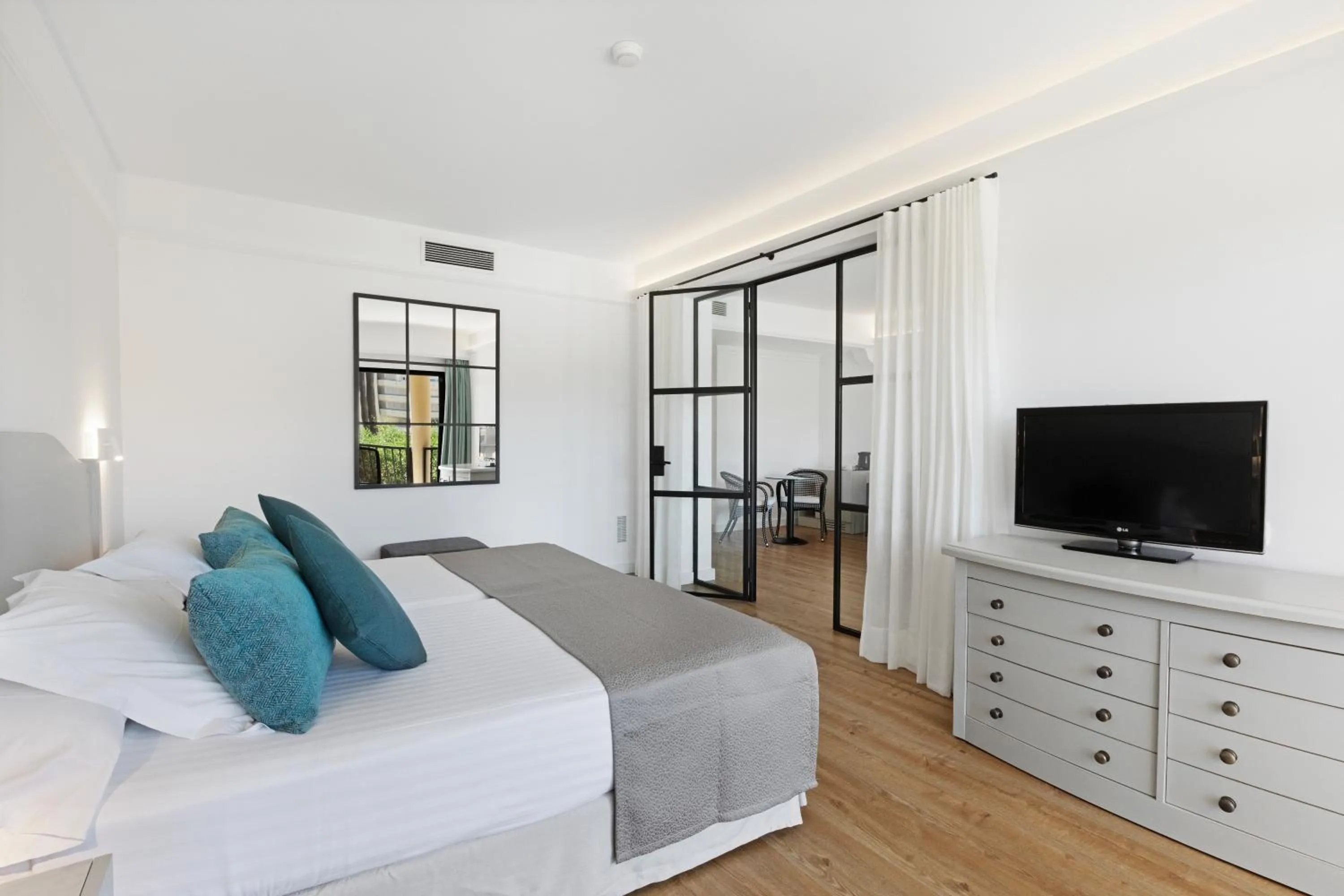 Photo of the whole room, Bed in CM Mallorca Palace - Only Adults