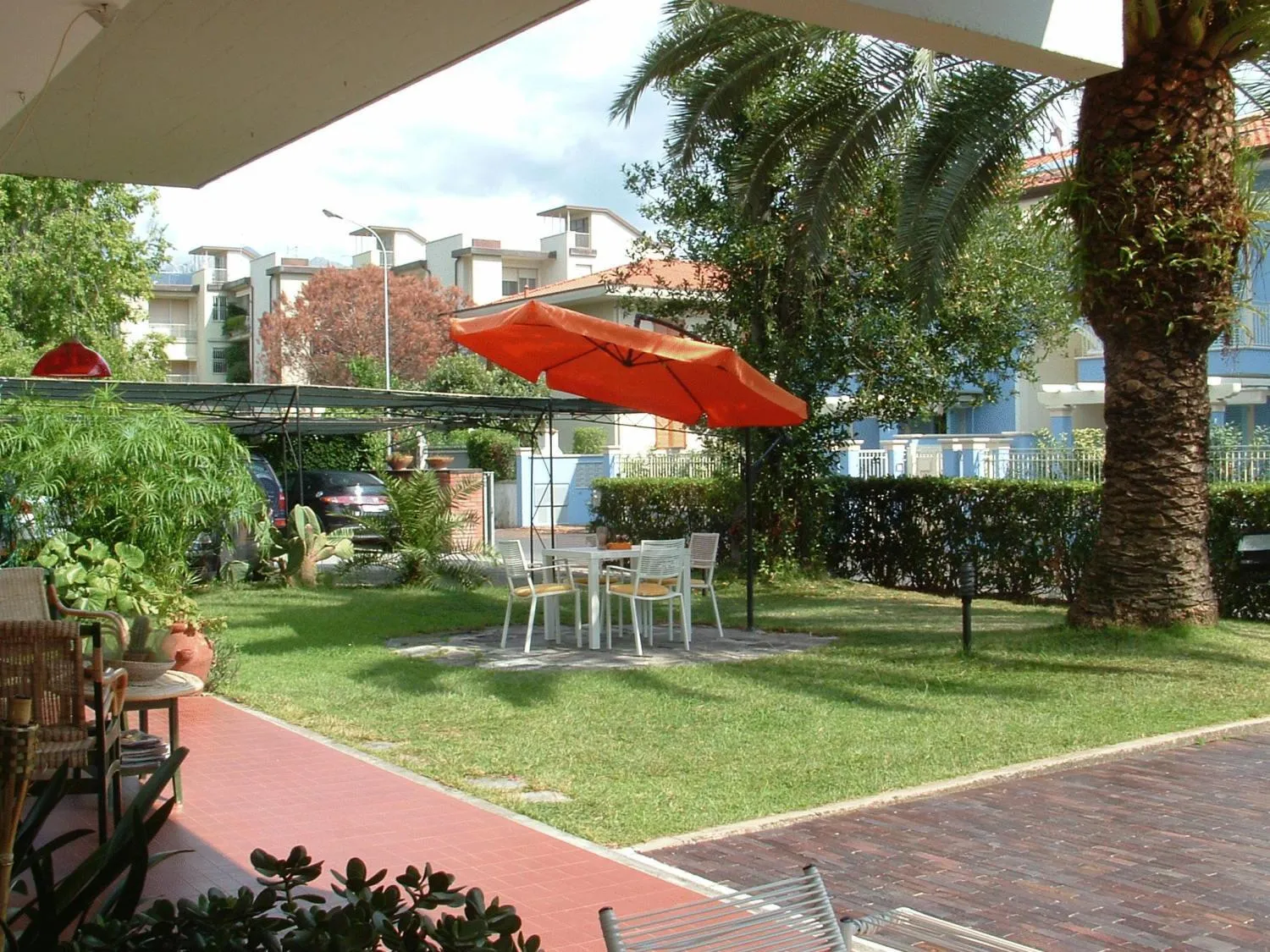 Restaurant/places to eat in Hotel Marina