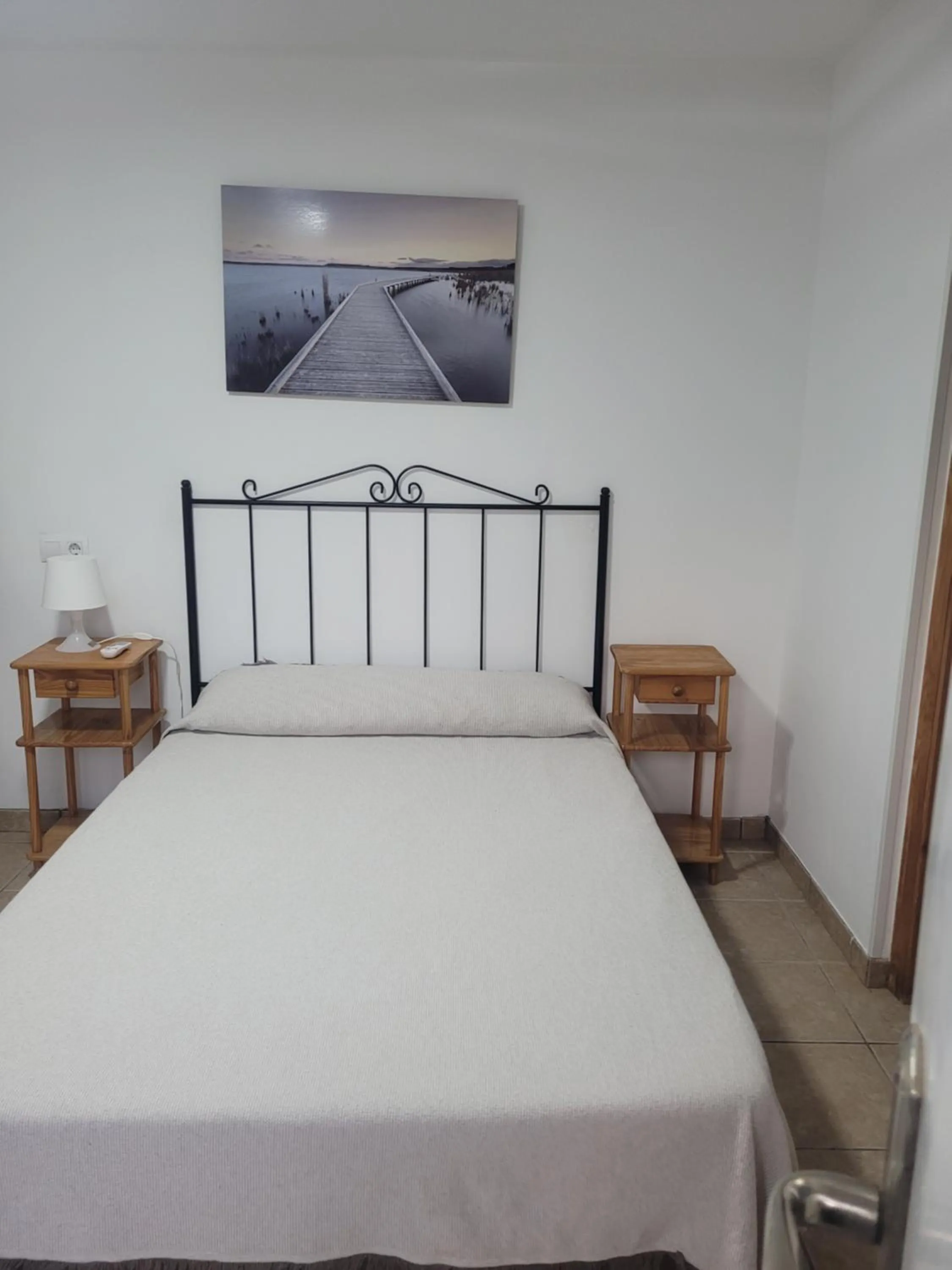 Photo of the whole room, Bed in La Llar de Laura