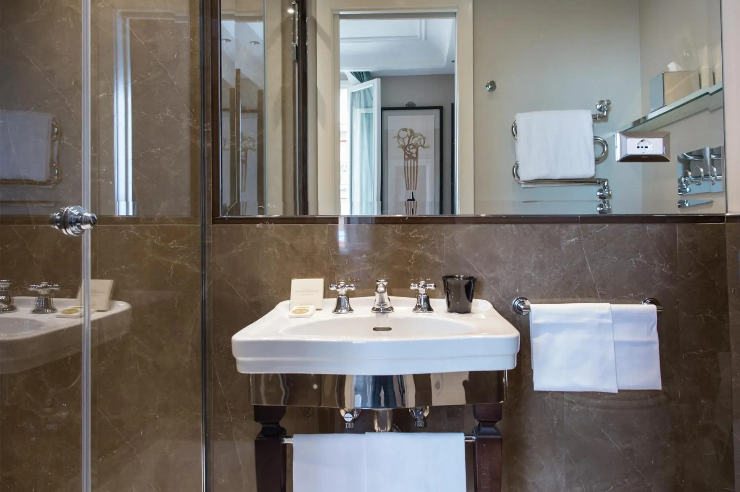 Standard Single Room in Hotel Francia E Quirinale Standard Single Room in Hotel Francia E Quirinale