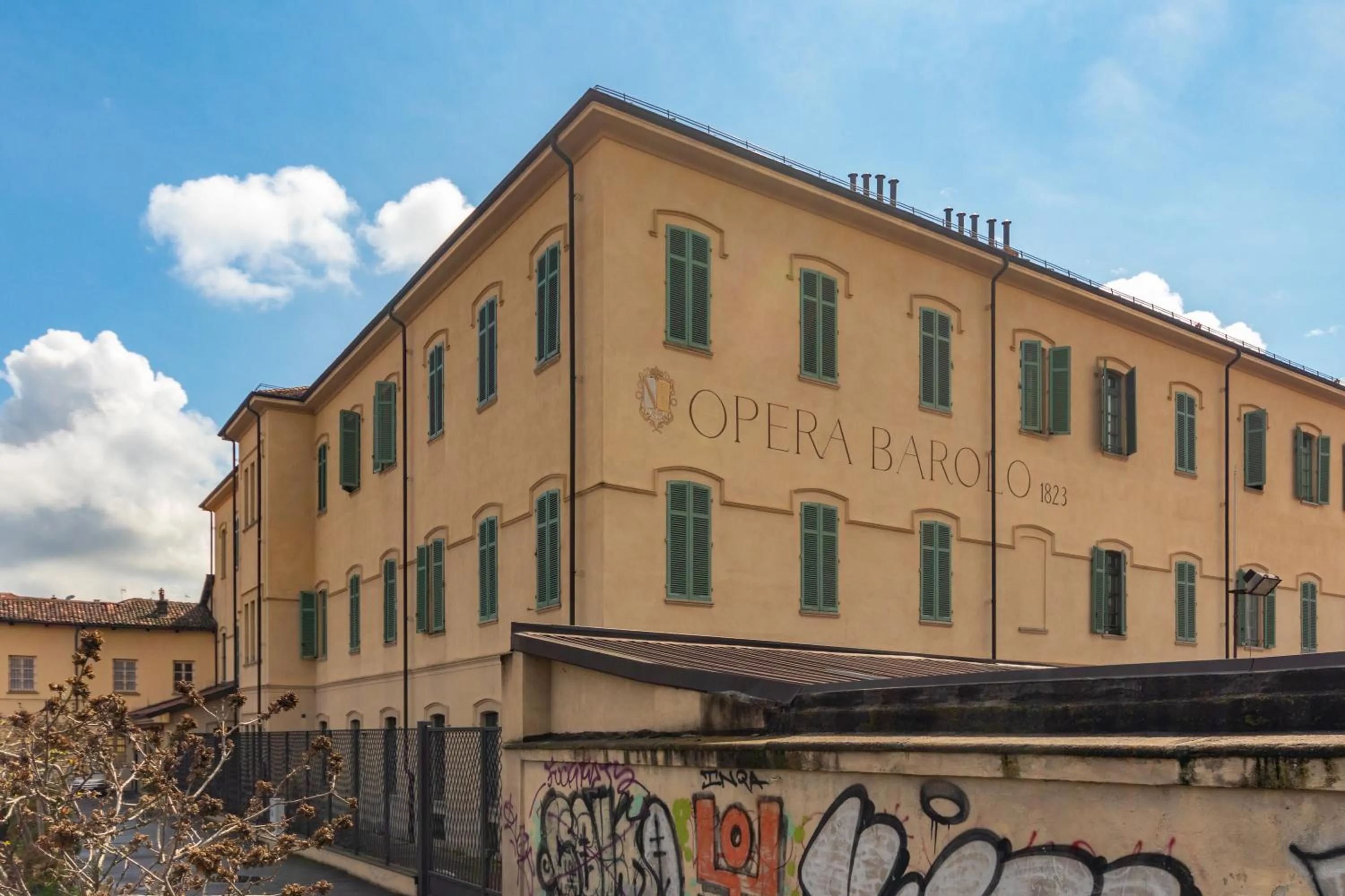 Facade/entrance in Housing Giulia