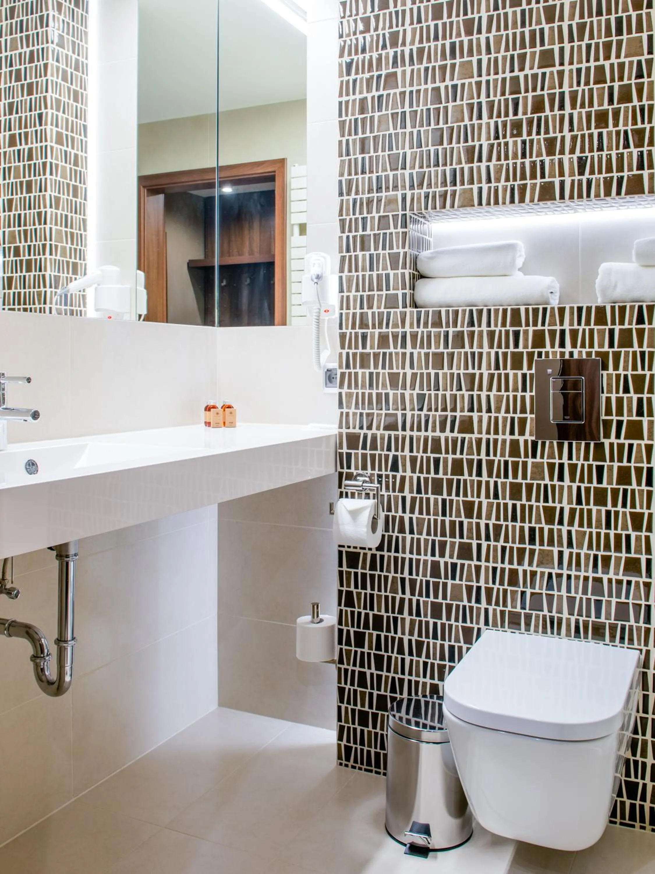 Toilet, Bathroom in Hotel Kosma