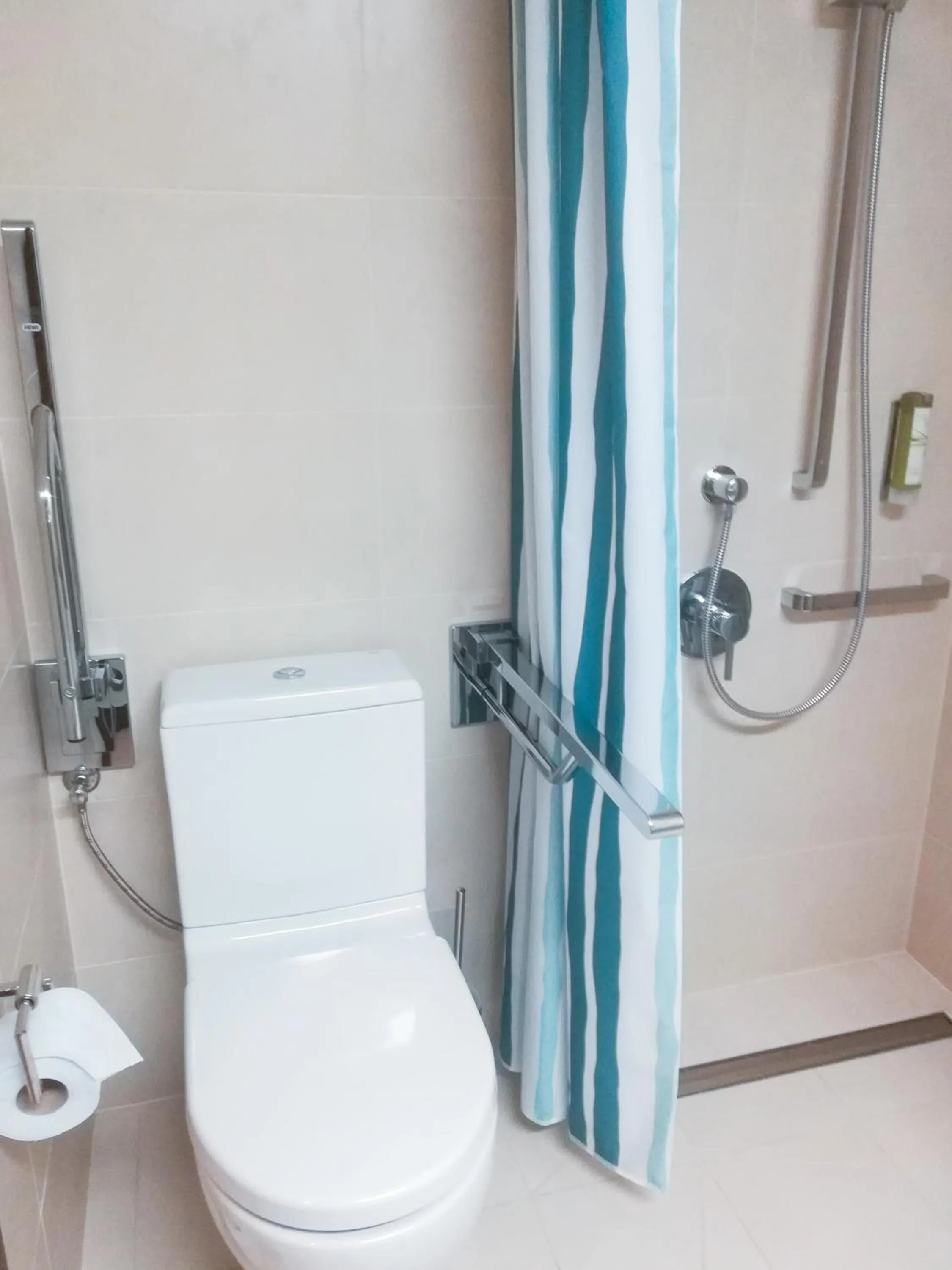 Shower, Bathroom in Hotel Kosma