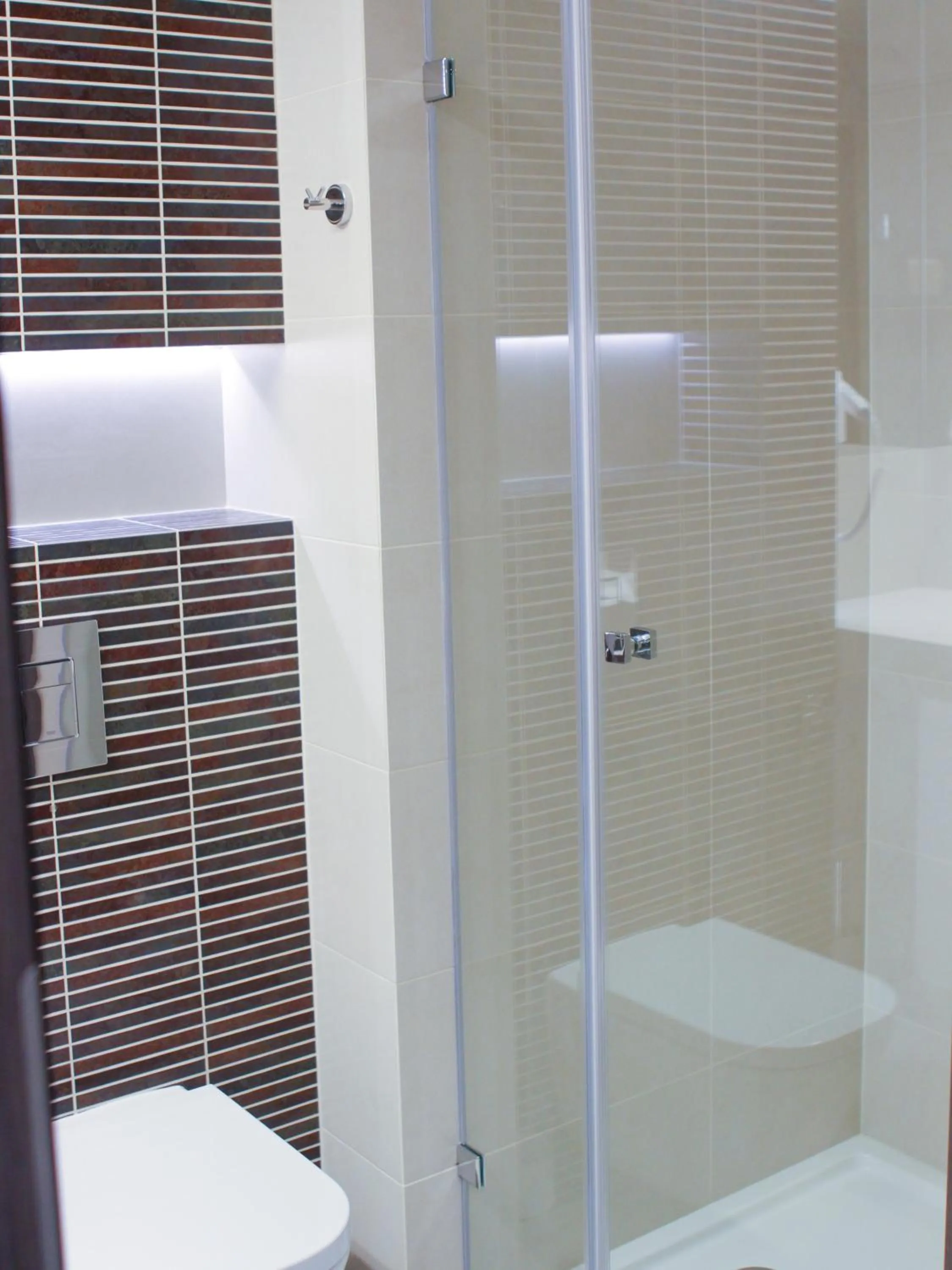 Shower, Bathroom in Hotel Kosma