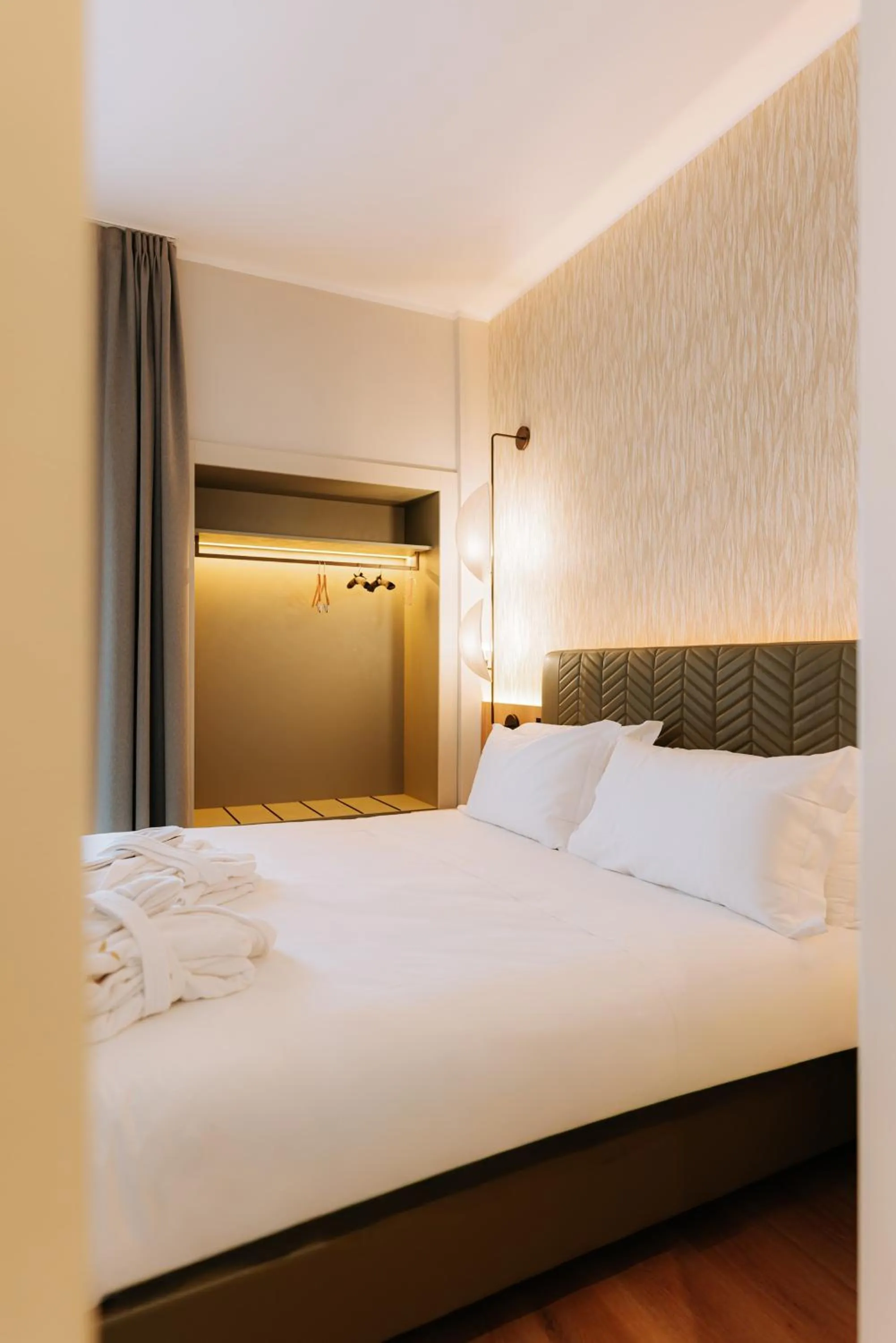 Bed in Mövenpick Hotel Bari