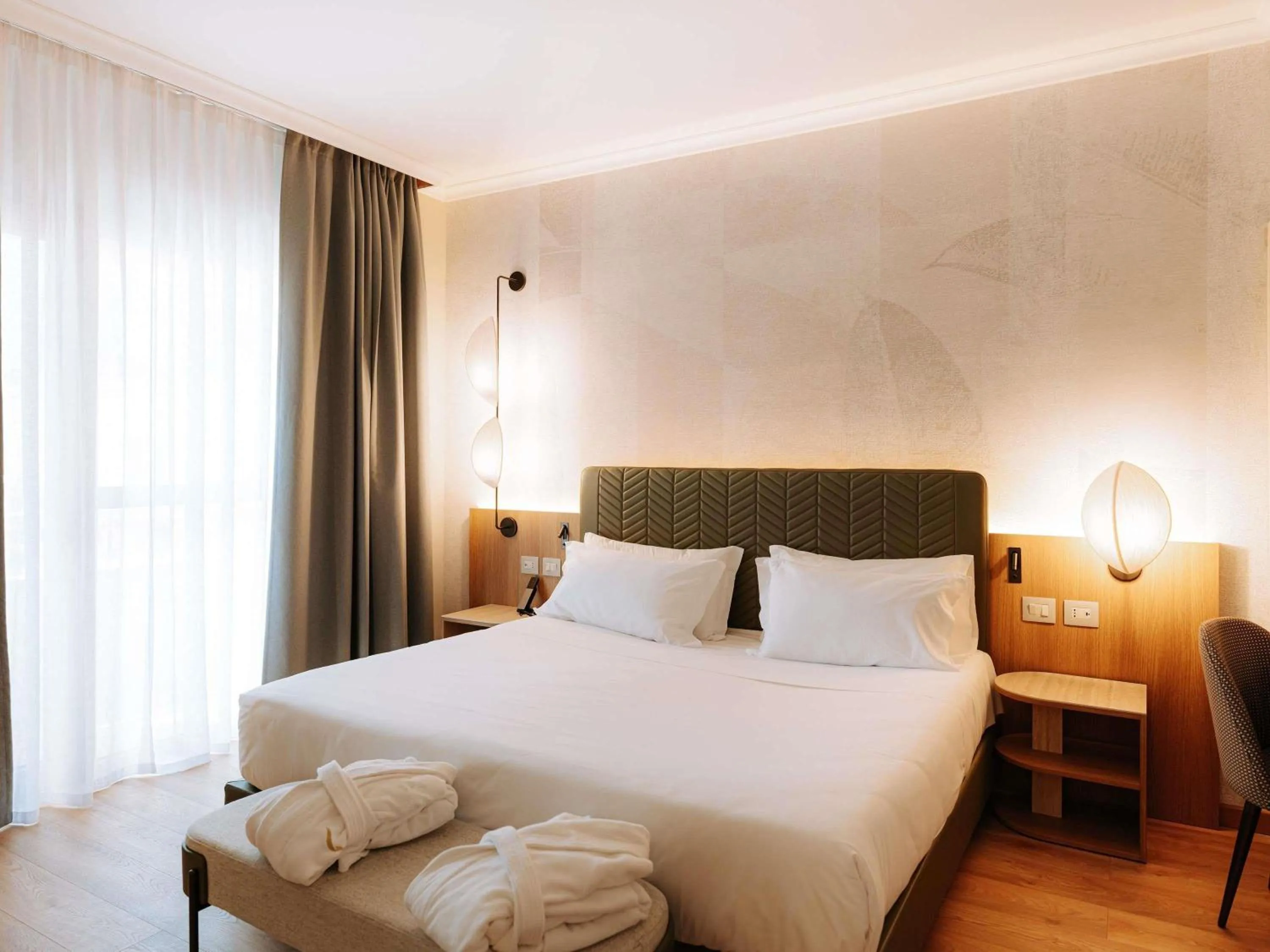 Bedroom, Bed in Mövenpick Hotel Bari