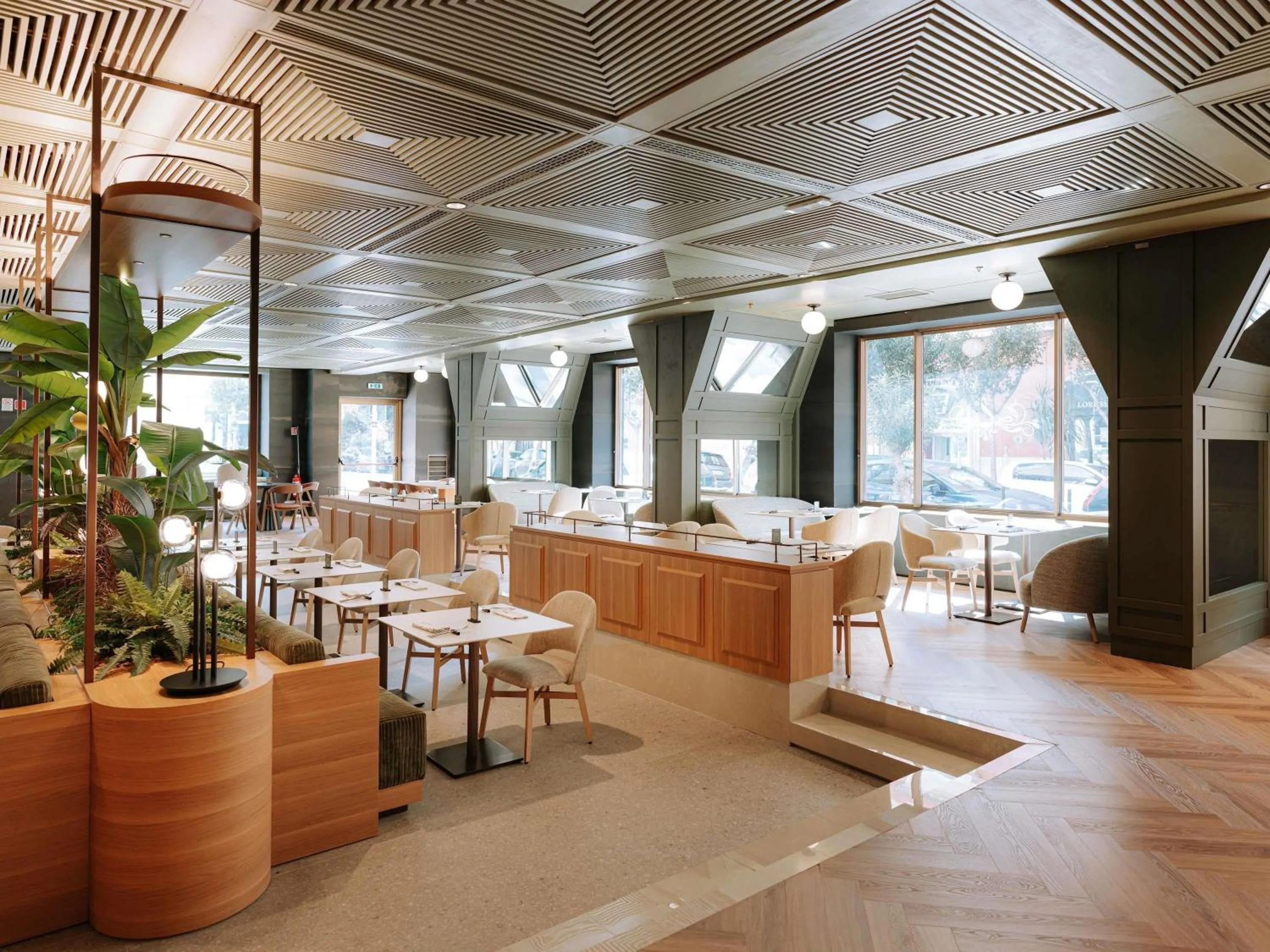 Restaurant/places to eat in Mövenpick Hotel Bari