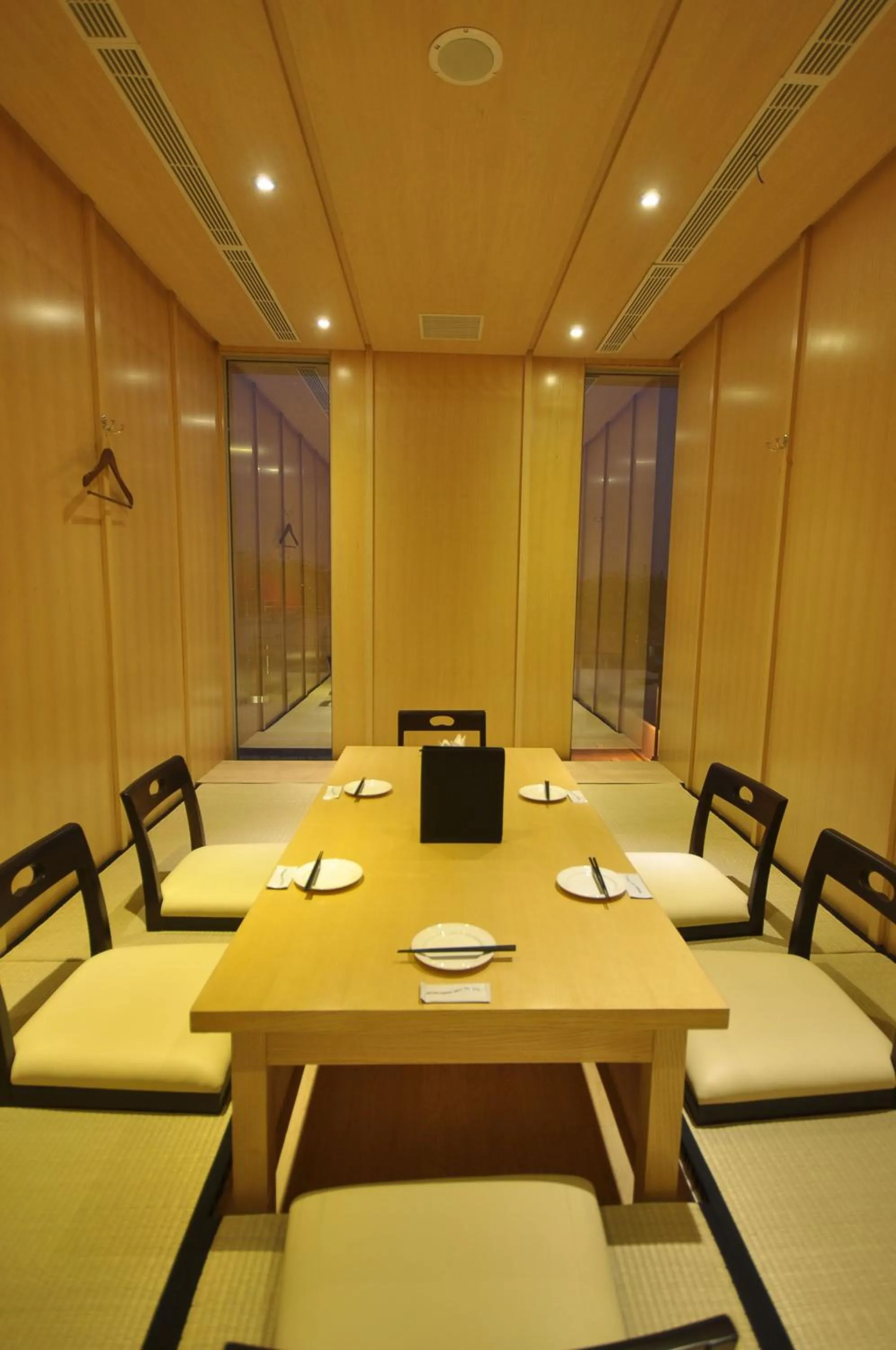 Restaurant/places to eat in GTV Hotel