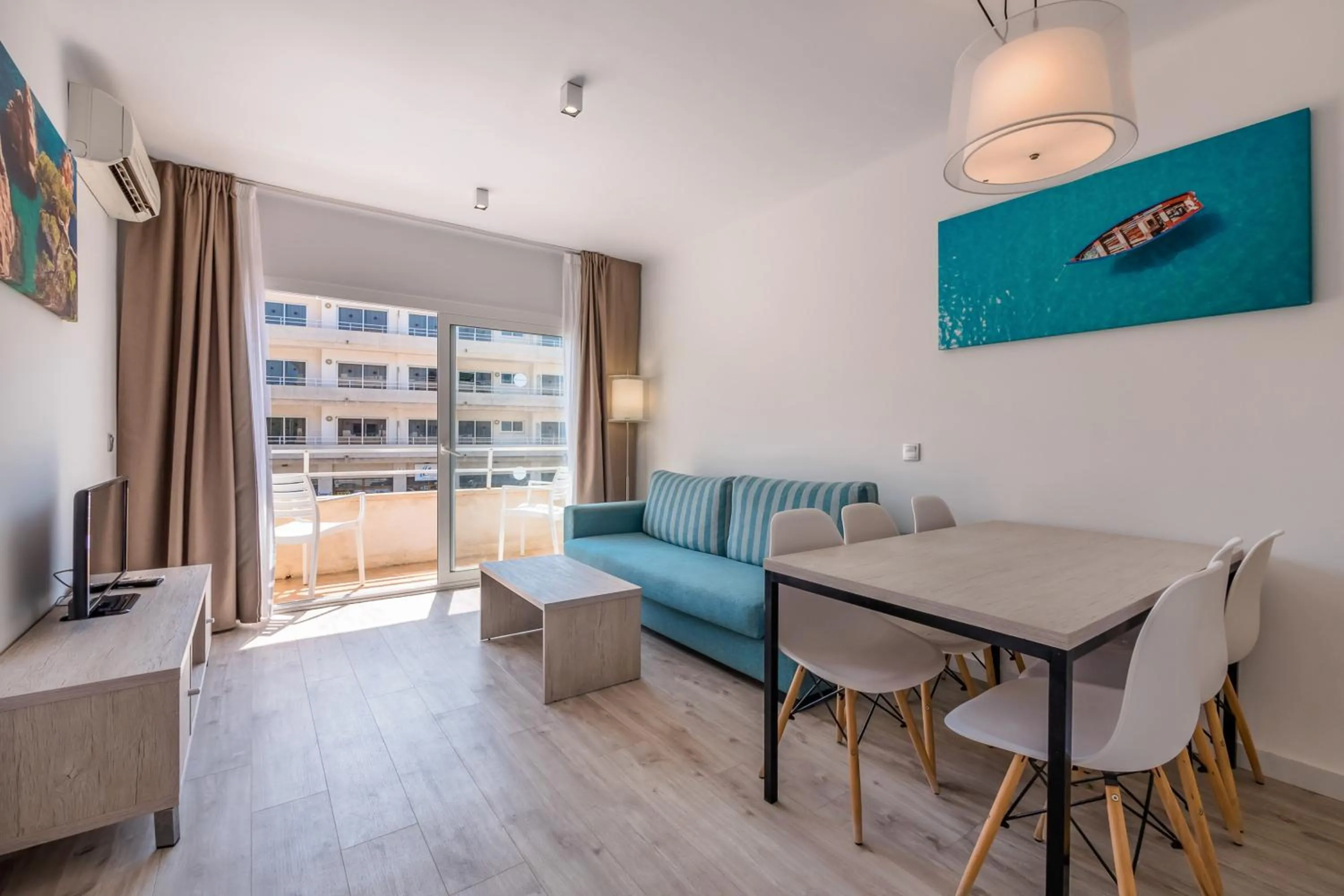 Communal lounge/ TV room in Pierre & Vacances Estartit Playa