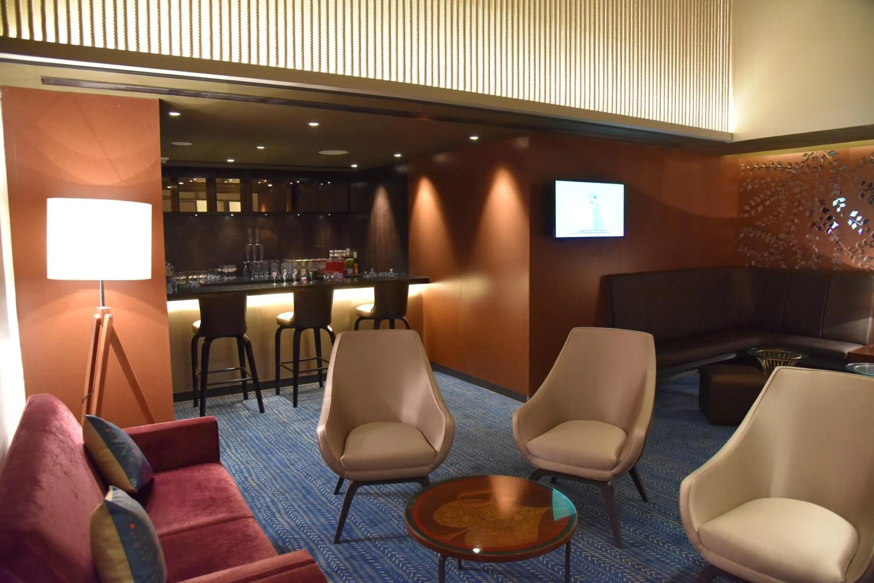 Lounge or bar in Grand Mercure Mysore - An Accor Brand