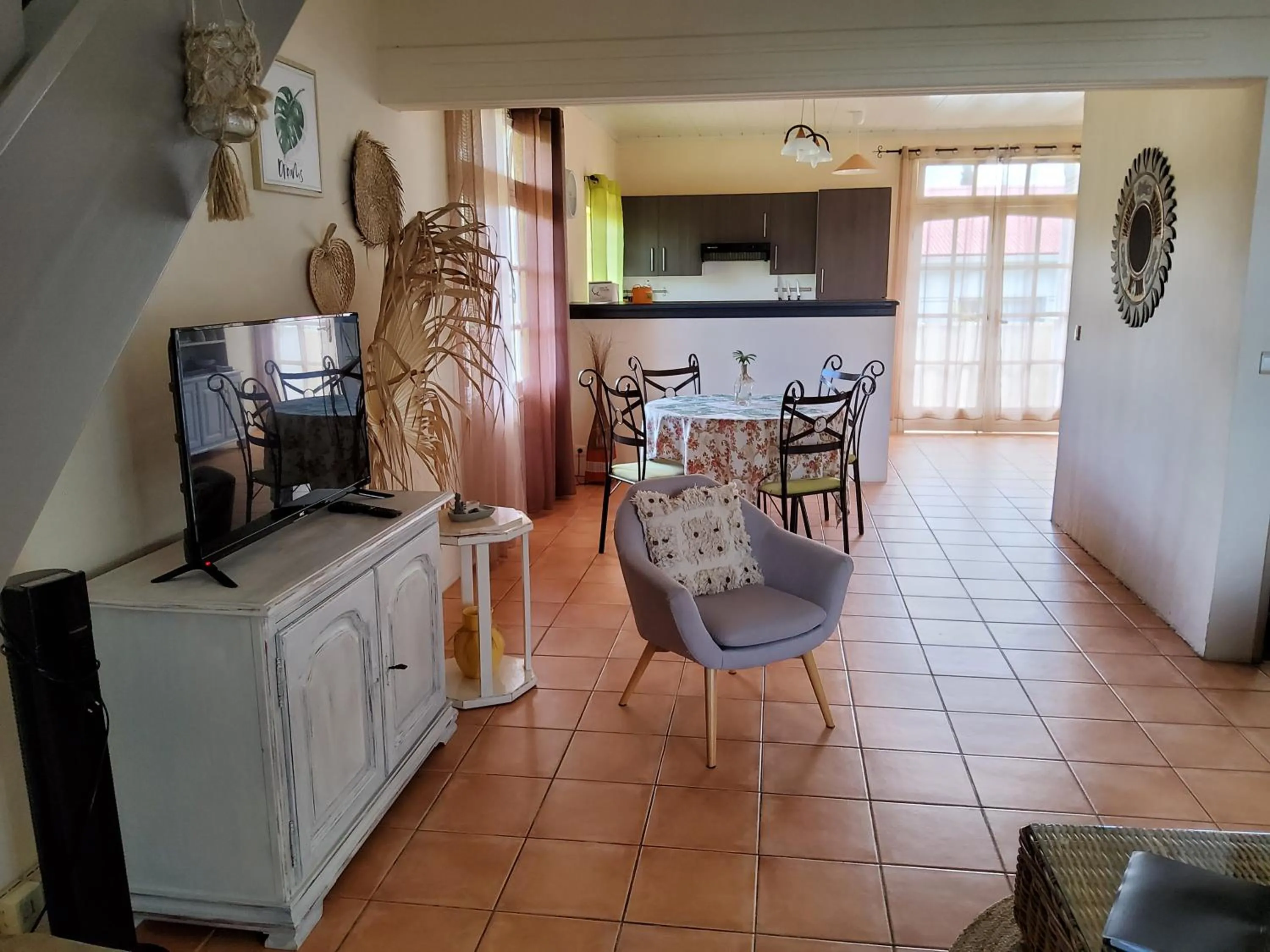 Communal lounge/ TV room in Le Rubinjo - Appartement d'hôtes