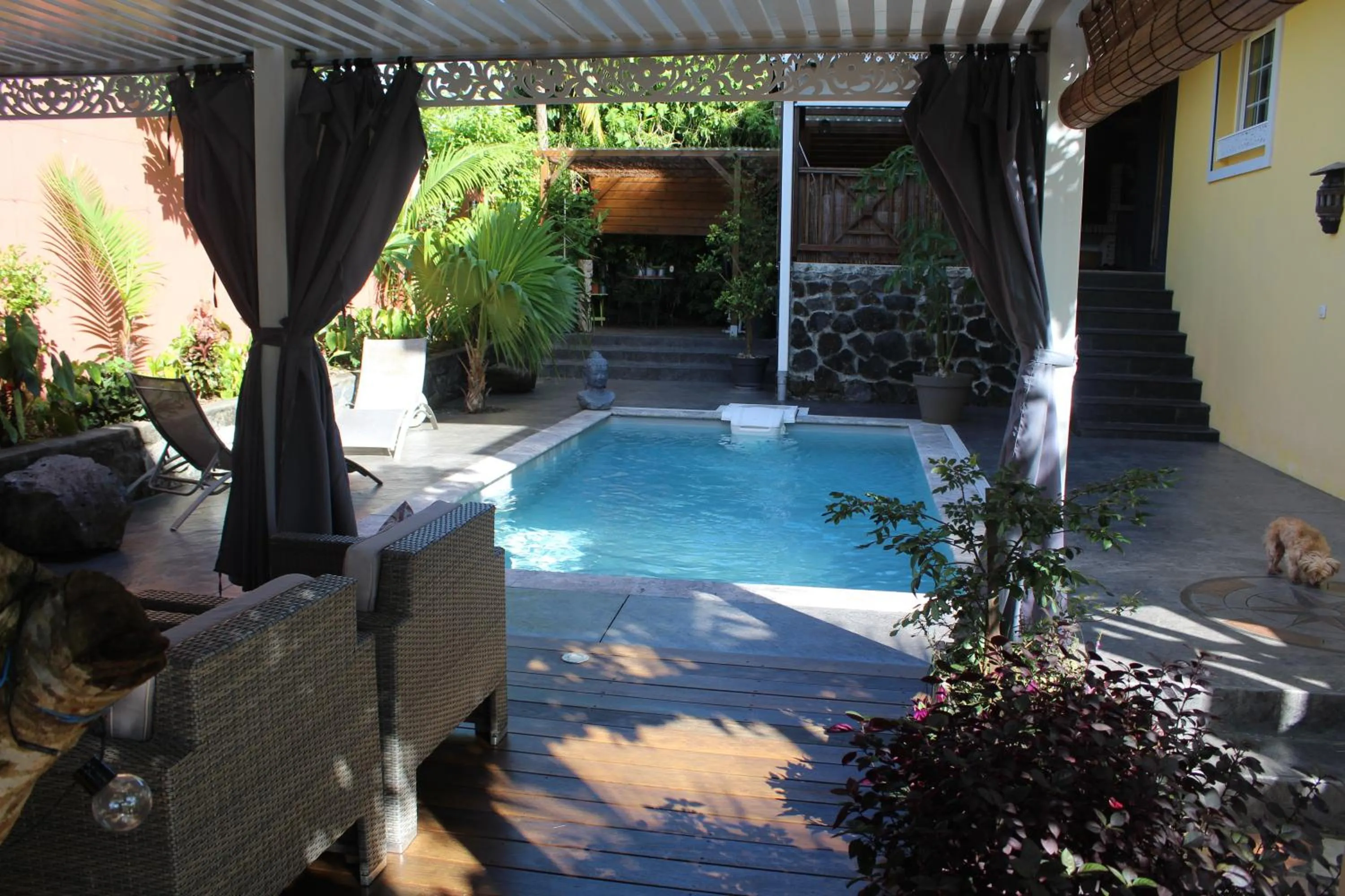 Garden view in Le Rubinjo - Appartement d'hôtes
