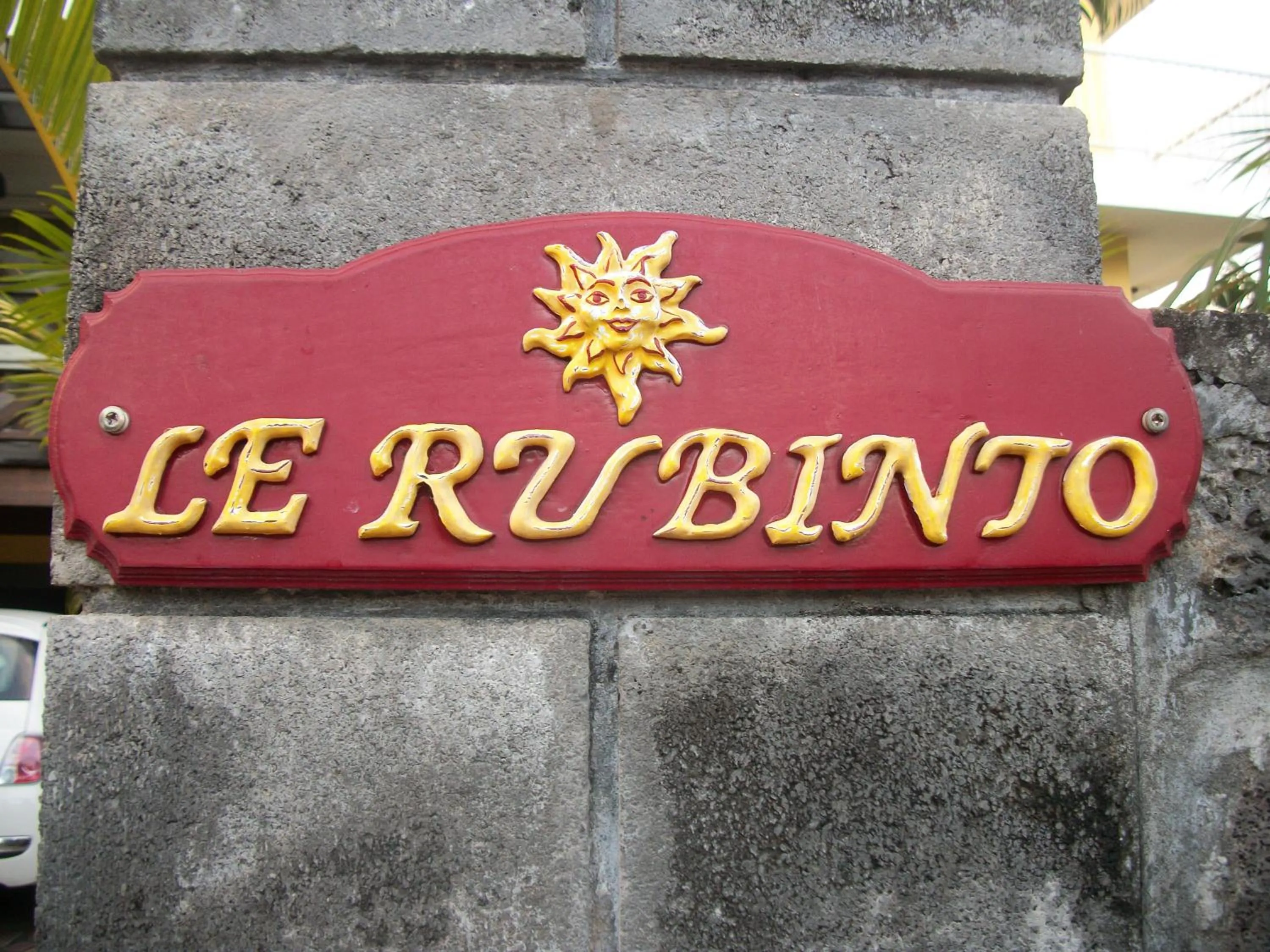 Property logo or sign in Le Rubinjo - Appartement d'hôtes