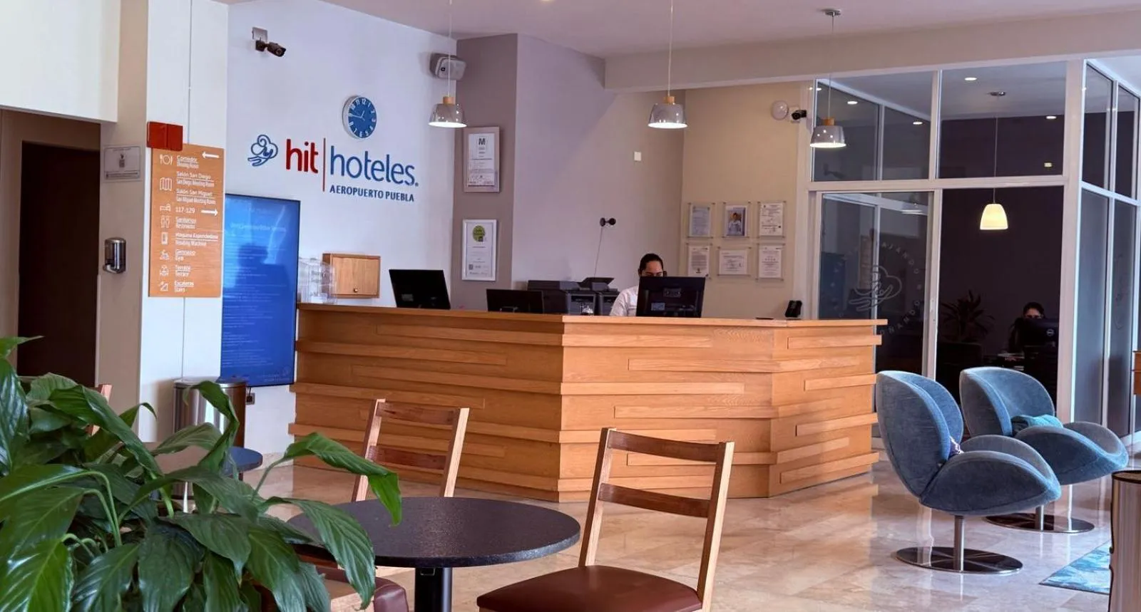 Lobby or reception in Hit Hoteles Aeropuerto Puebla