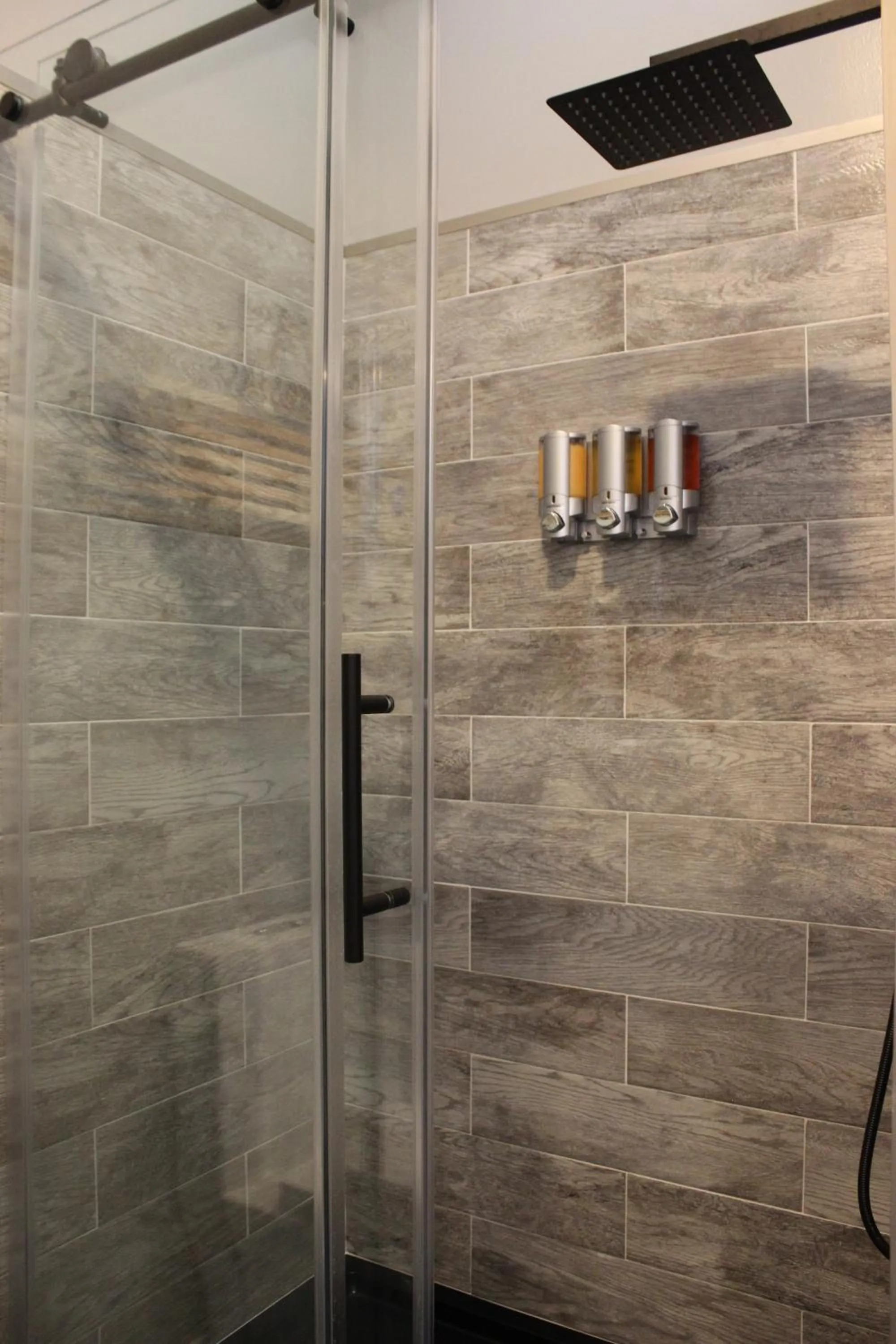 Shower in Hotel Royal