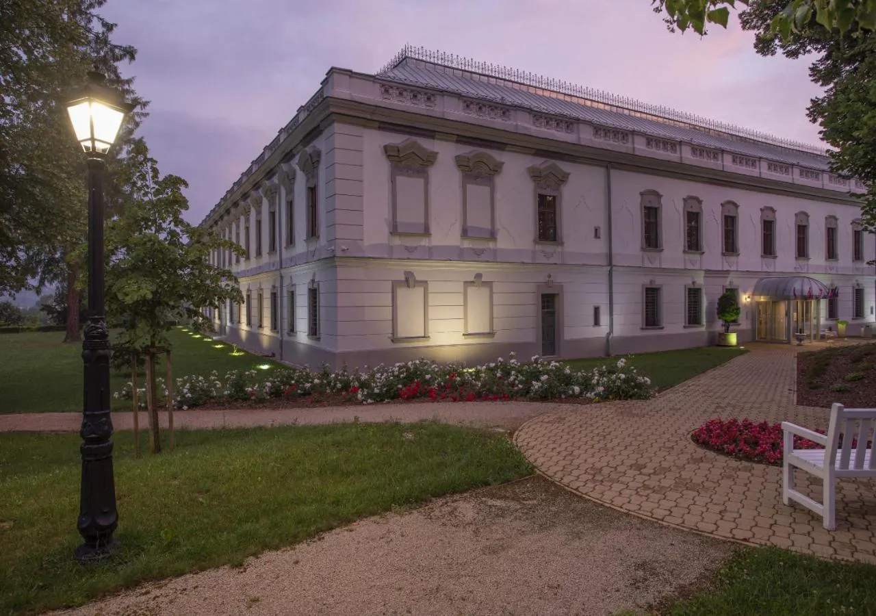 Property building in Hotel Gino Park Palace - Kaštieľ Orlové