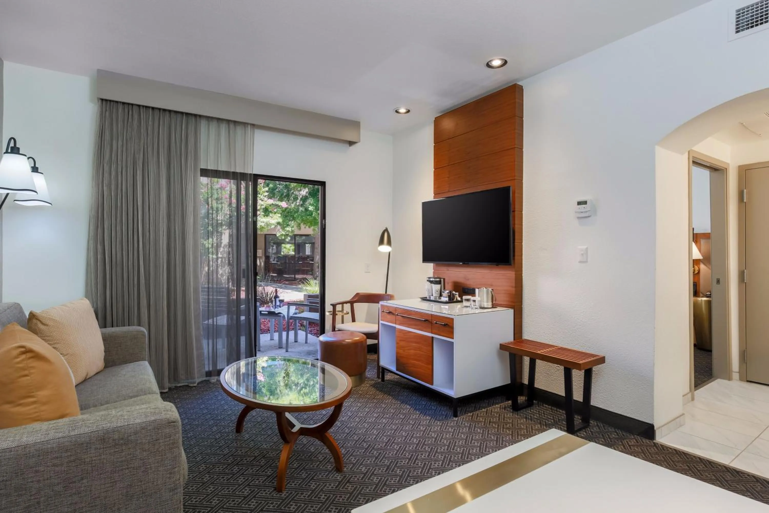 Living room, Seating Area in DoubleTree Suites by Hilton Hotel Sacramento – Rancho Cordova