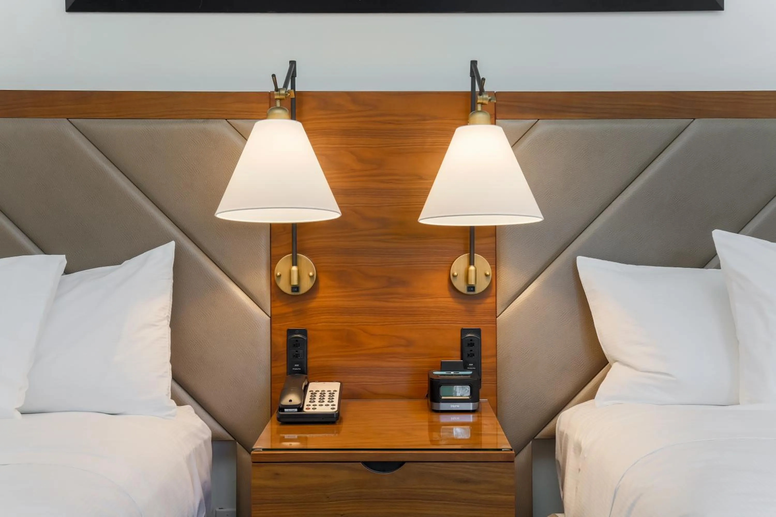 Bedroom, Seating Area in DoubleTree Suites by Hilton Hotel Sacramento – Rancho Cordova