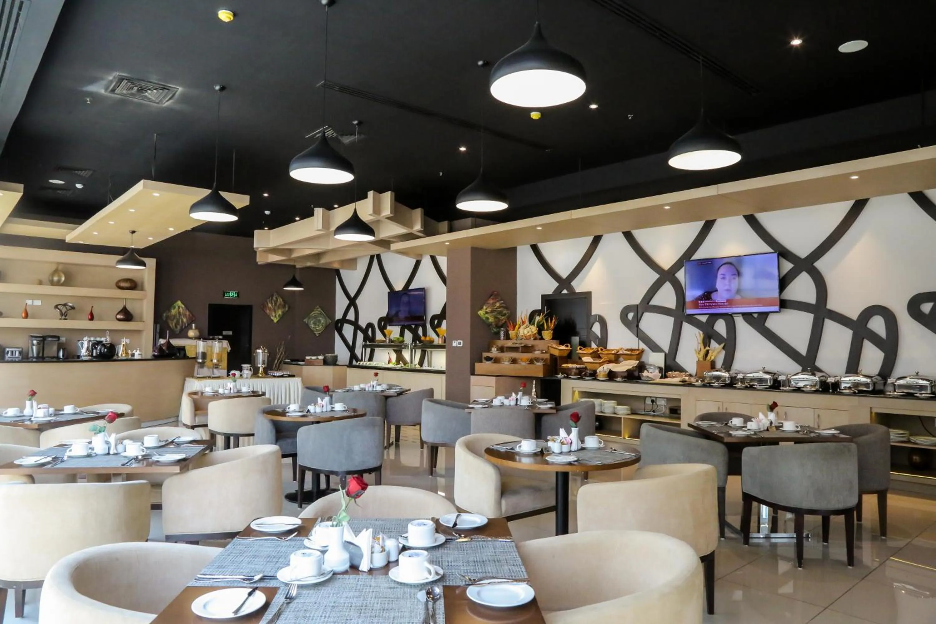 Restaurant/places to eat in Gulf Suites Hotel Amwaj